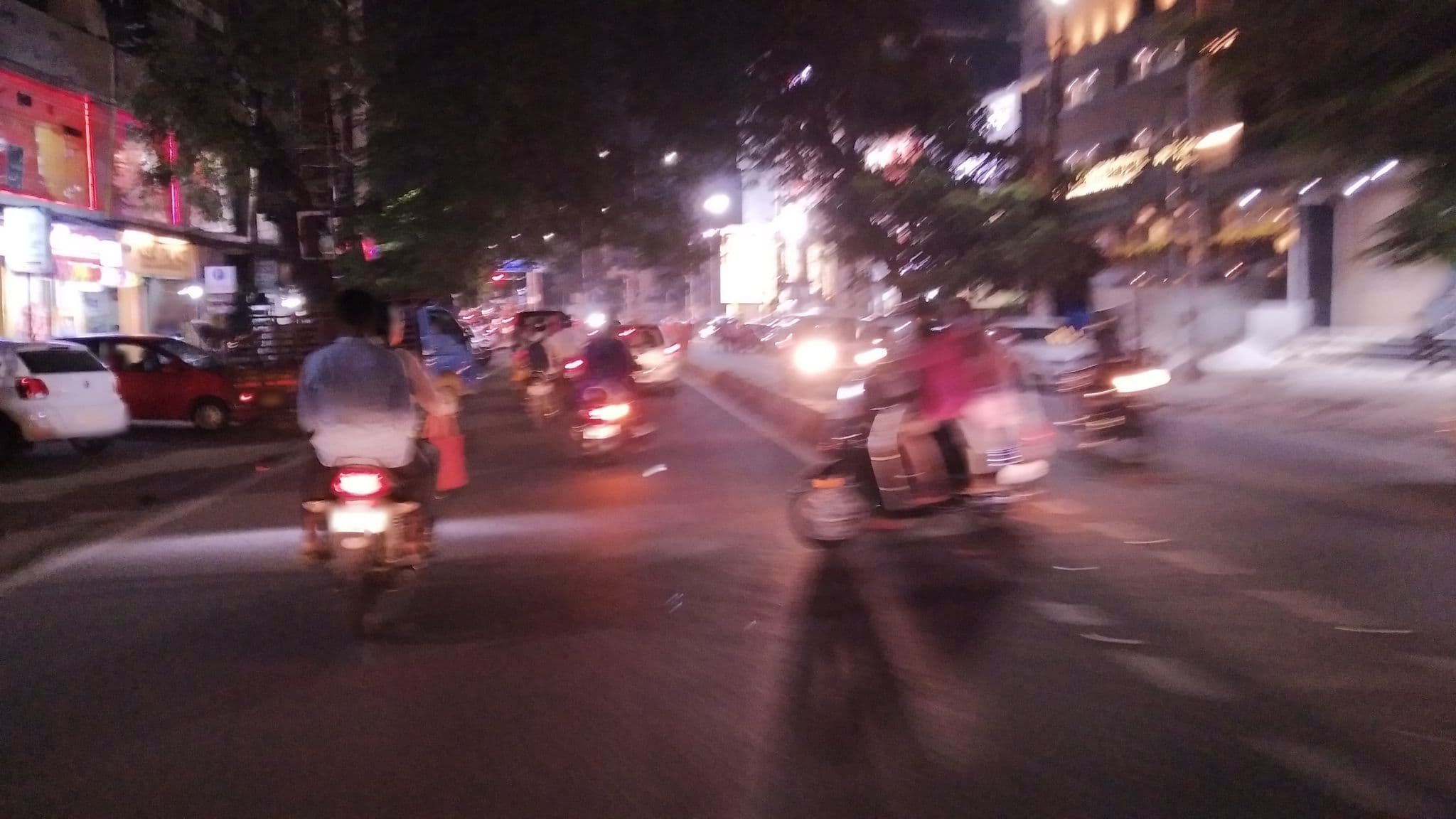 Street view near Taj Mahal Hotel, Rāniganj — © seema (CC BY-SA · Mapillary)