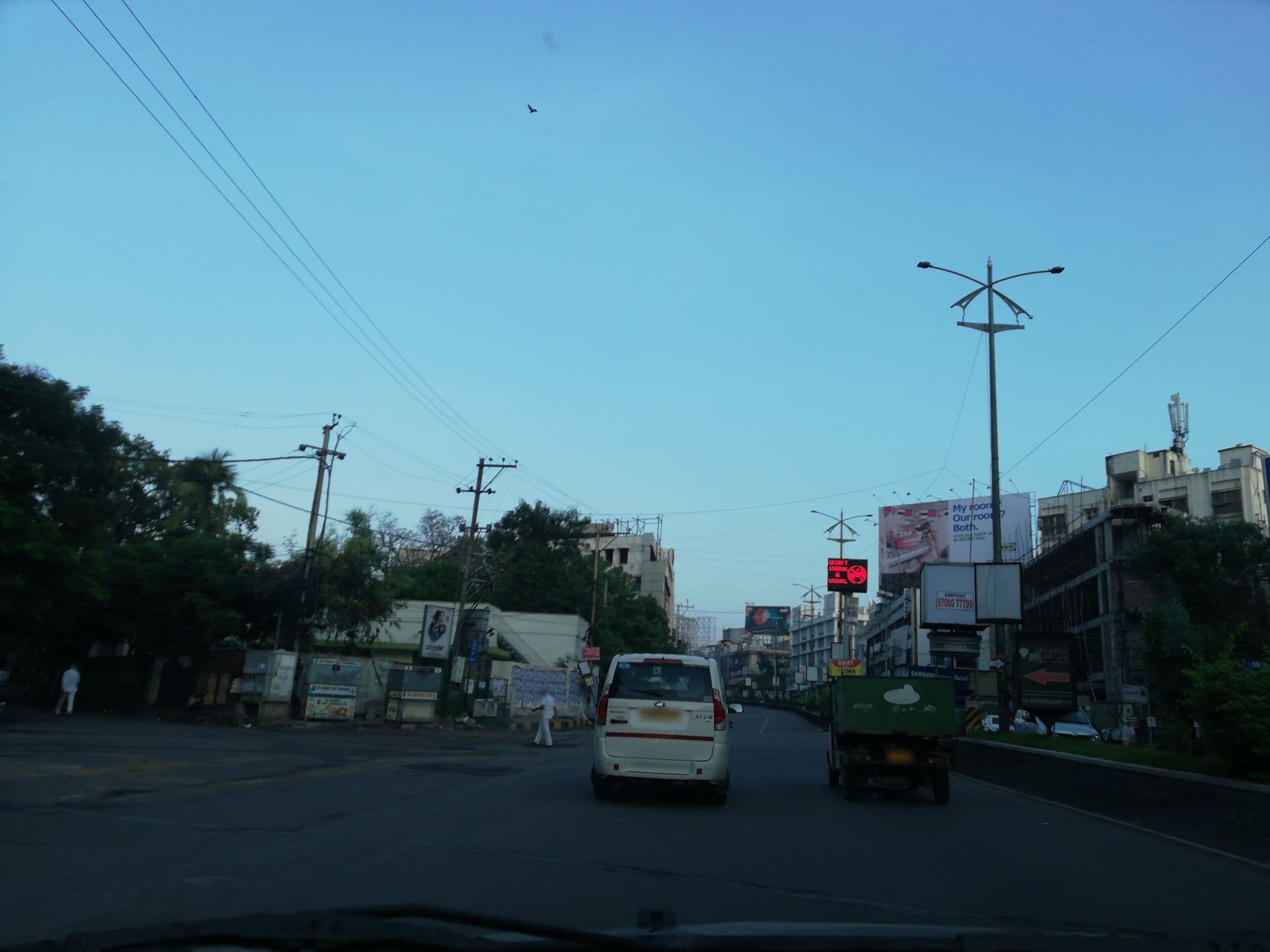 Street view near Kamat Hotel, Rāniganj — © nithin (CC BY-SA · Mapillary)