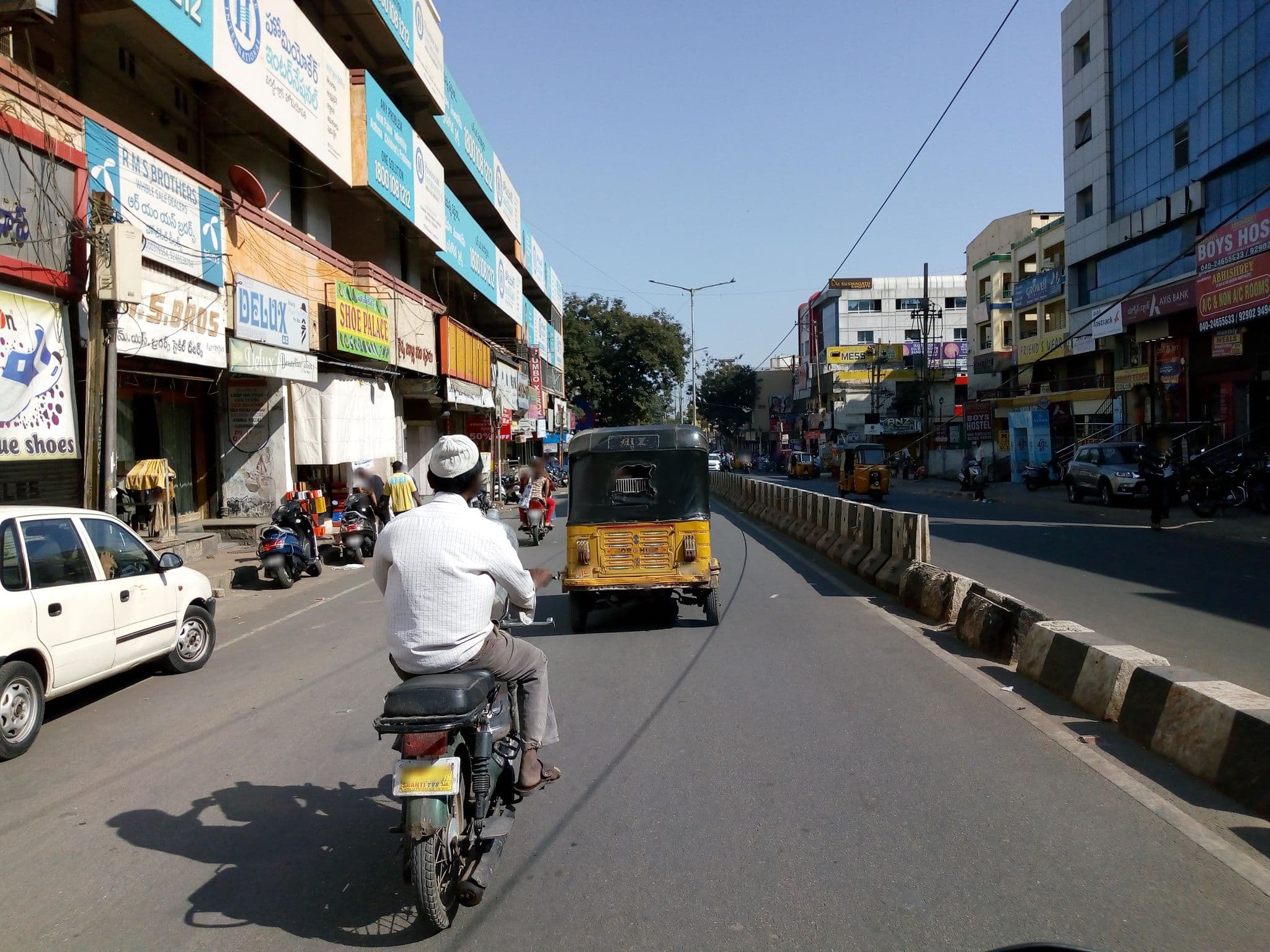Street view near Hotel Arihant, Hyderabad — © natarajakaveeti (CC BY-SA · Mapillary)