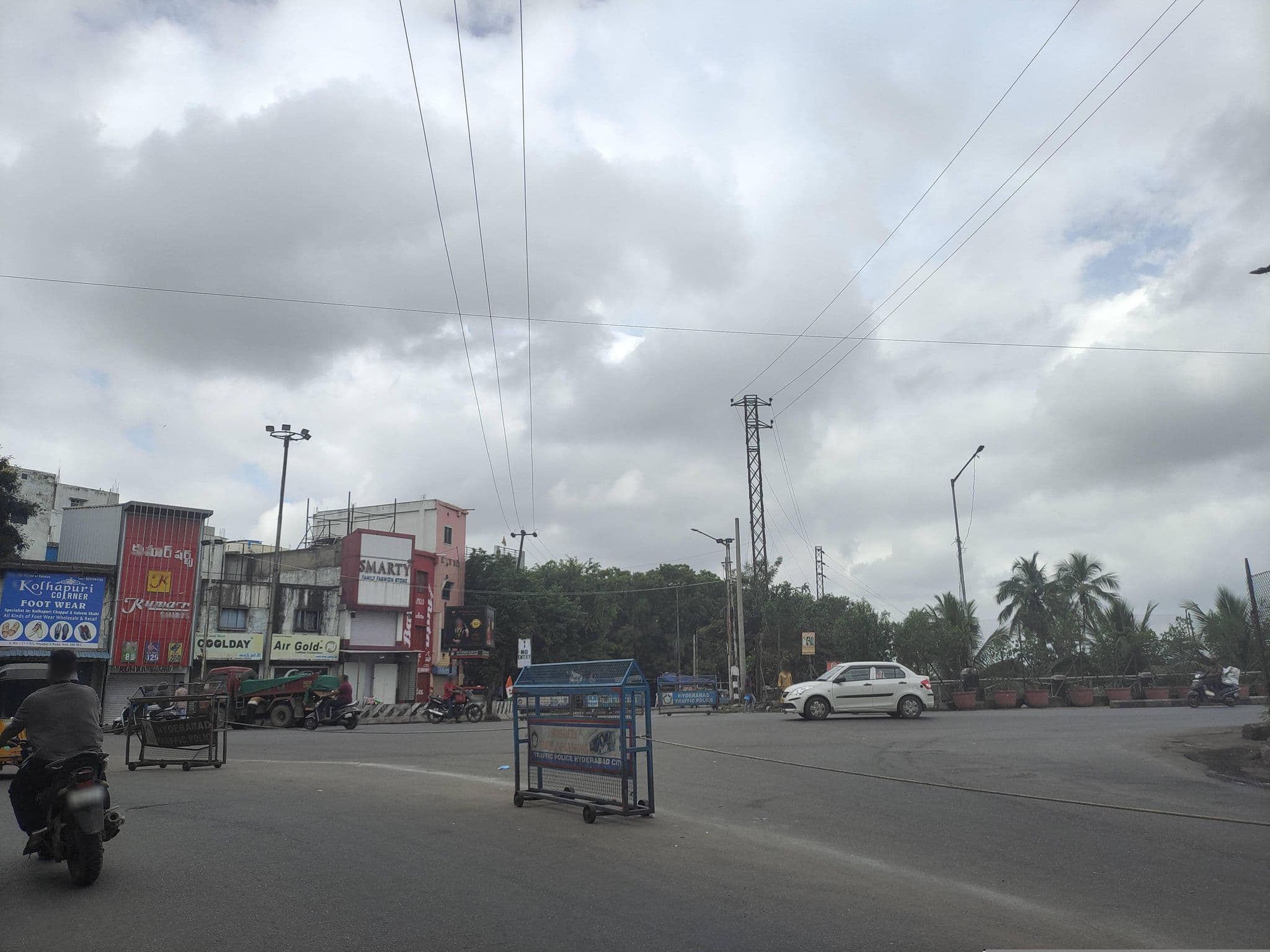 Street view near Hotel charminar, Hyderabad — © Poorna06 (CC BY-SA · Mapillary)