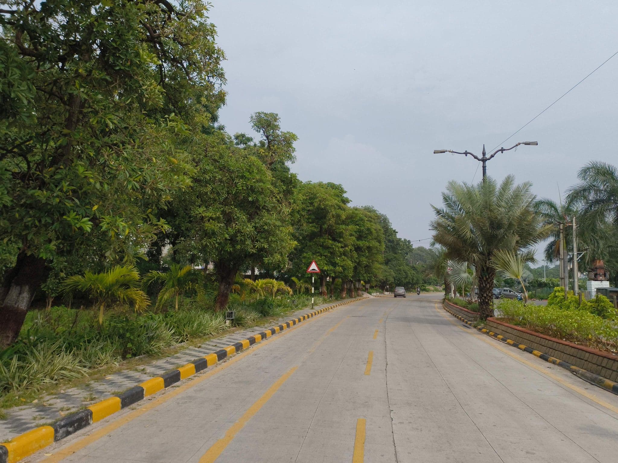 Street view near Amogh Hotels Ltd., Rāniganj — © ph4ni (CC BY-SA · Mapillary)