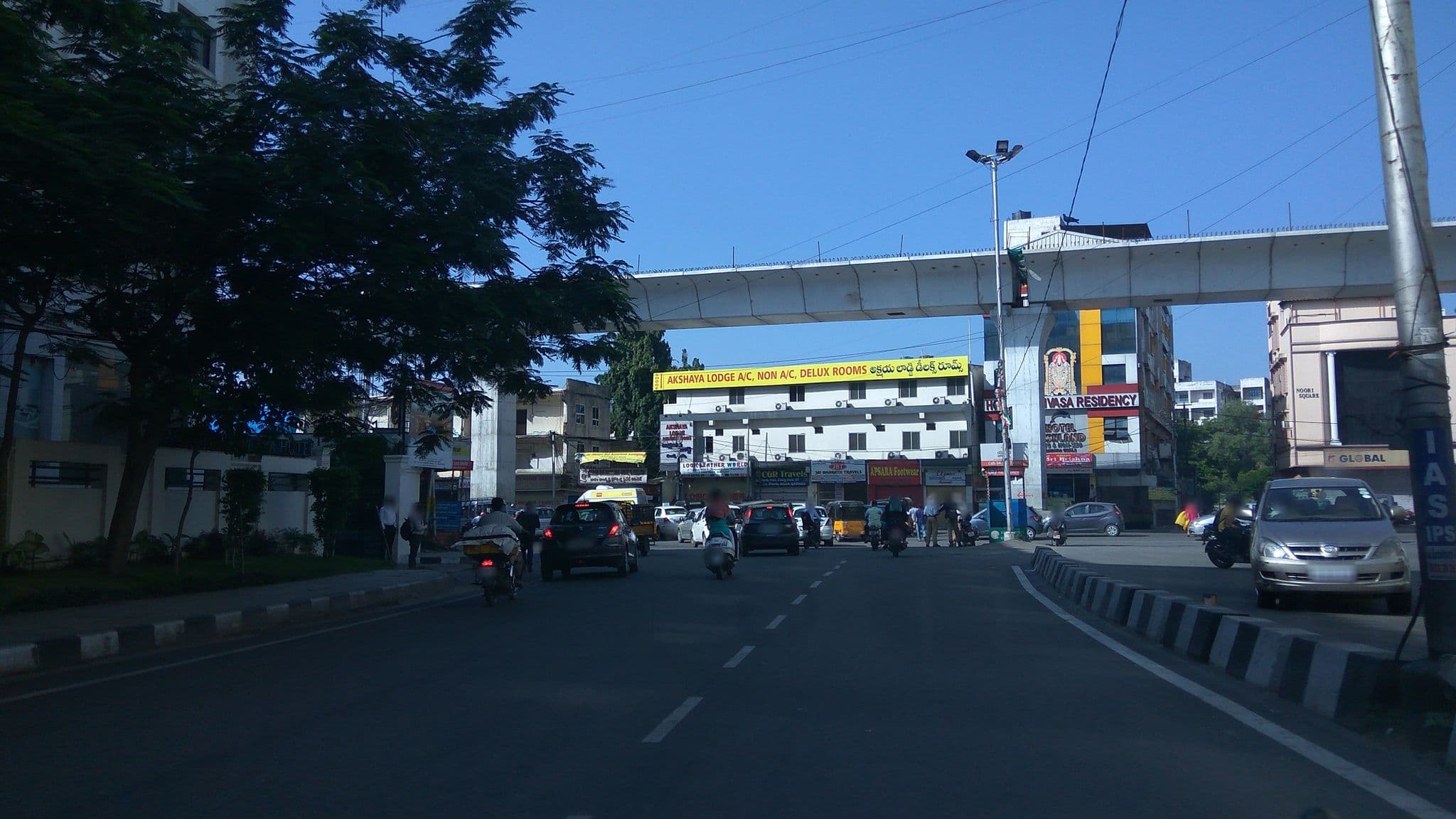 Street view near Hampshire Plaza Hotel, Hyderabad — © natarajakaveeti (CC BY-SA · Mapillary)