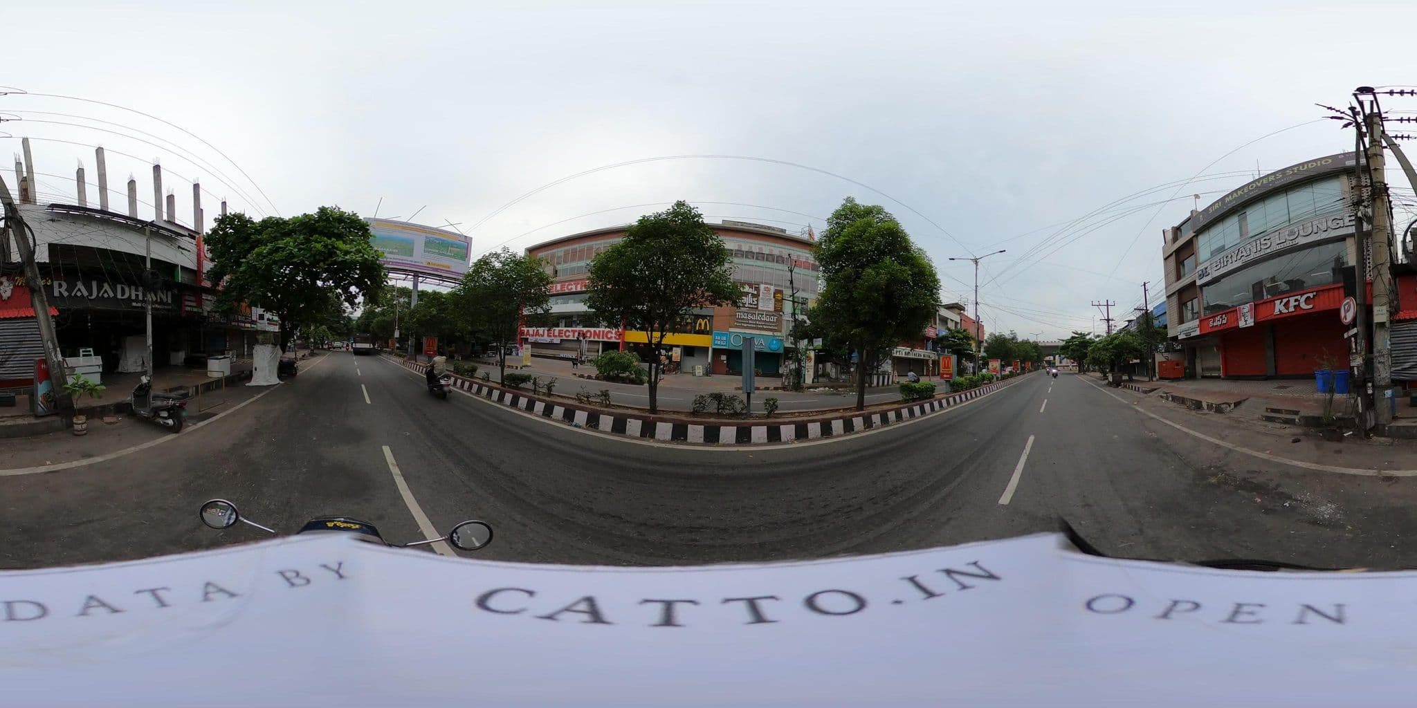Street view near Hotel Rajadhani, Rasapūdipalem — © Catto (CC BY-SA · Mapillary)