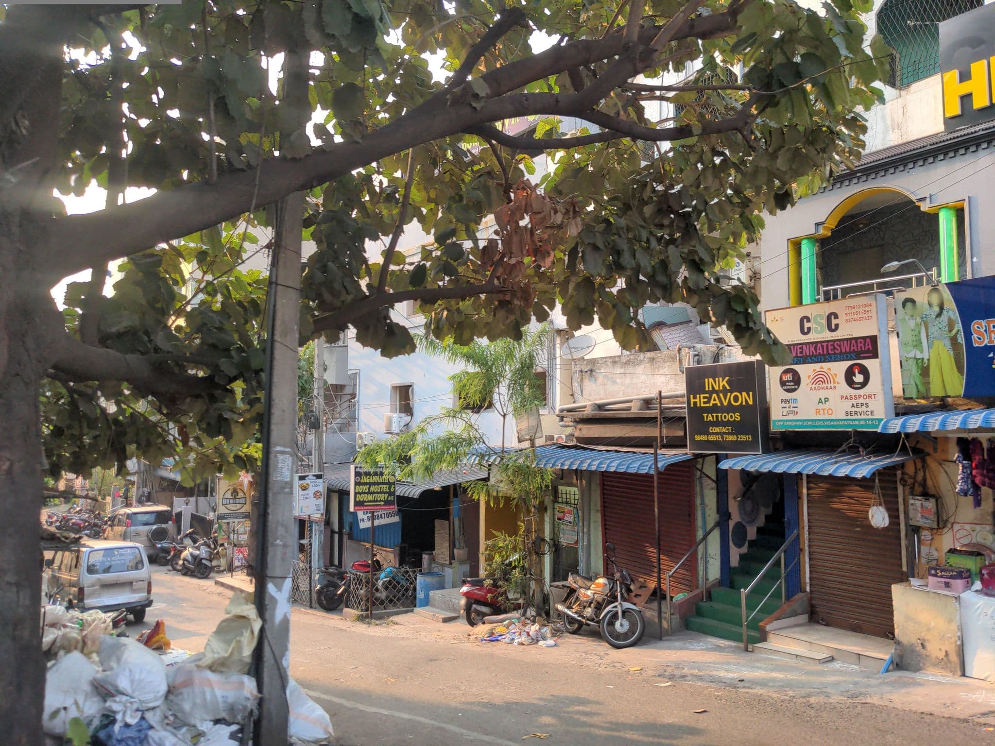 Street view near OYO 22116 Savera Inn Lodge, Rasapūdipalem — © ph4ni (CC BY-SA · Mapillary)