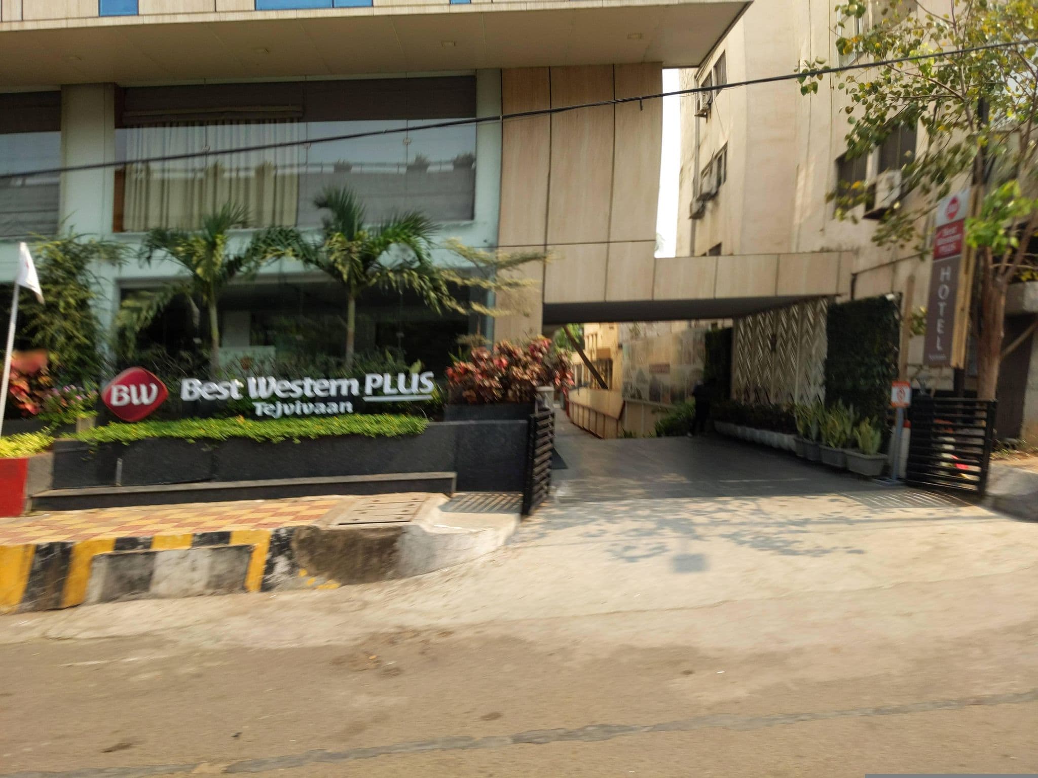 Street view near Best Western Plus, Rasapūdipalem — © ph4ni (CC BY-SA · Mapillary)