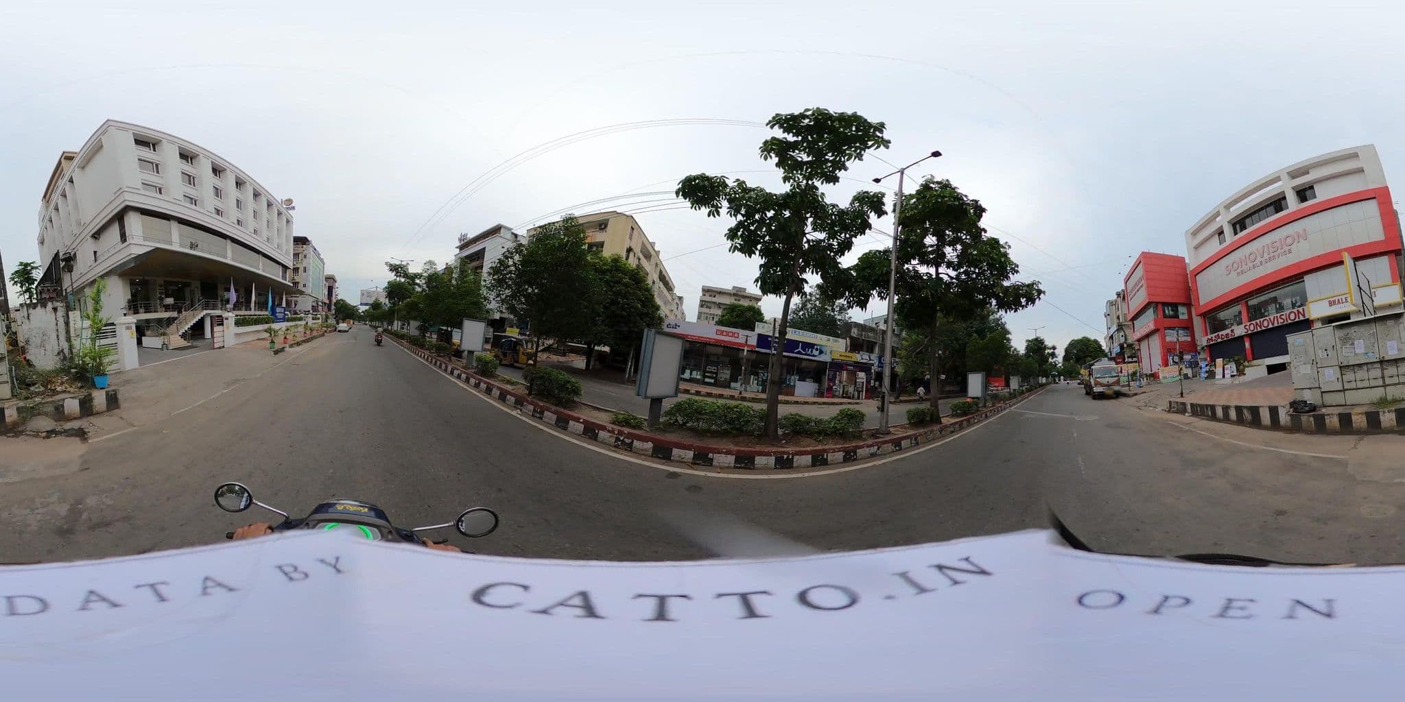 Street view near Fortune Hotel - Visakhapatnam, Rasapūdipalem — © Catto (CC BY-SA · Mapillary)