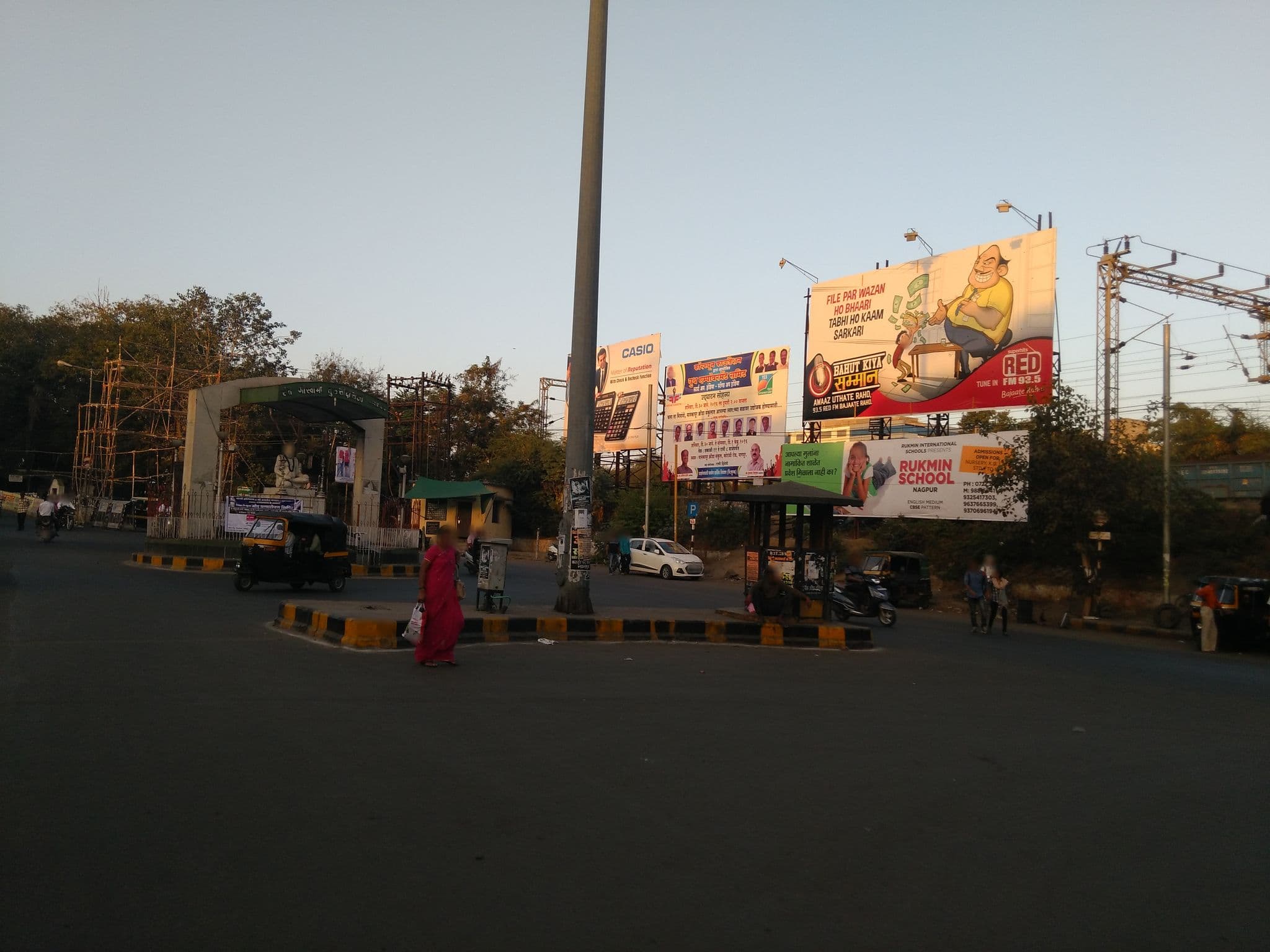 Street view near Raj Mahal Hotel, Nagpur — © xavier04 (CC BY-SA · Mapillary)