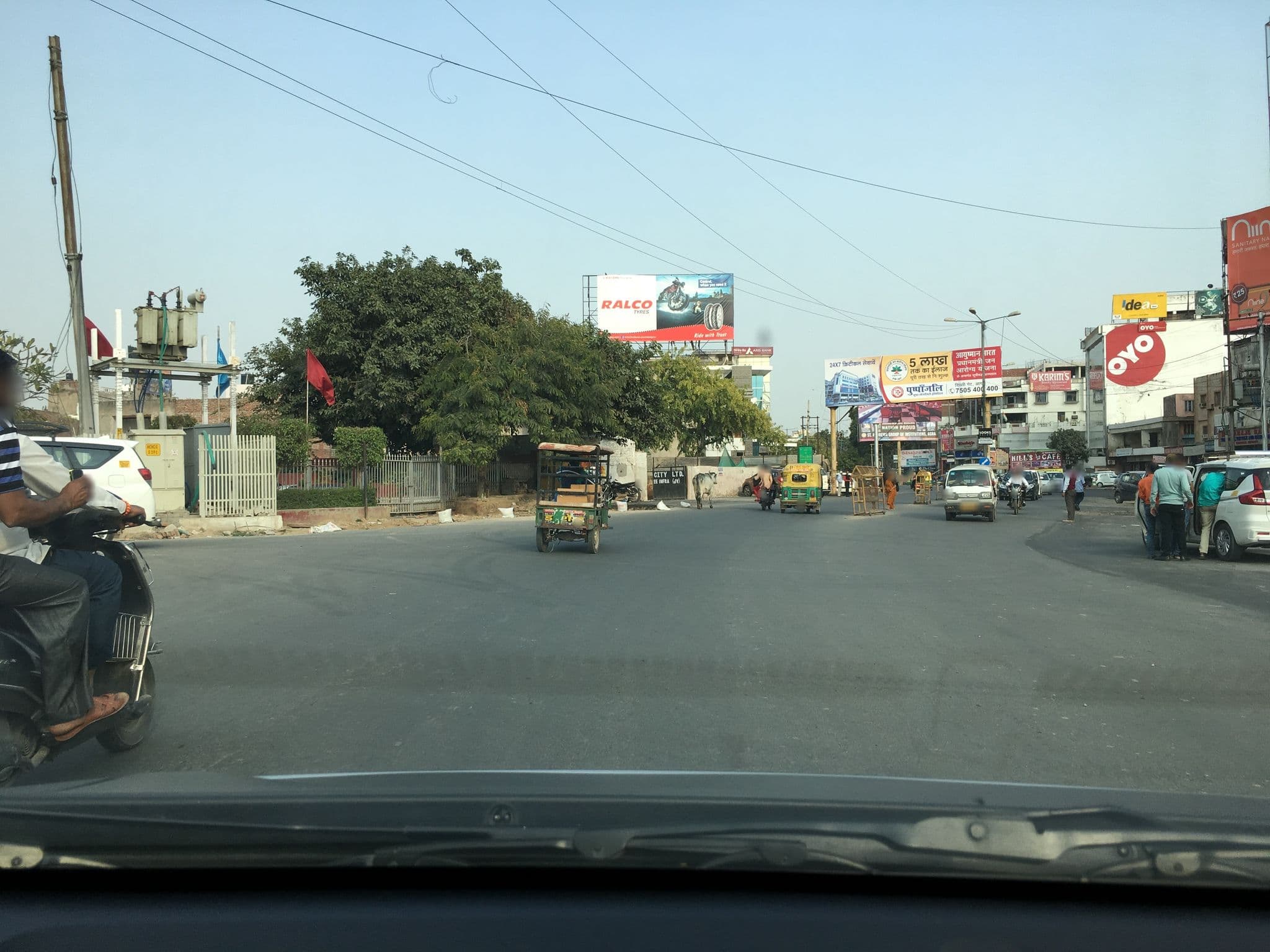 Street view near Howard Sarovar Portico, Agra — © gaurav84 (CC BY-SA · Mapillary)