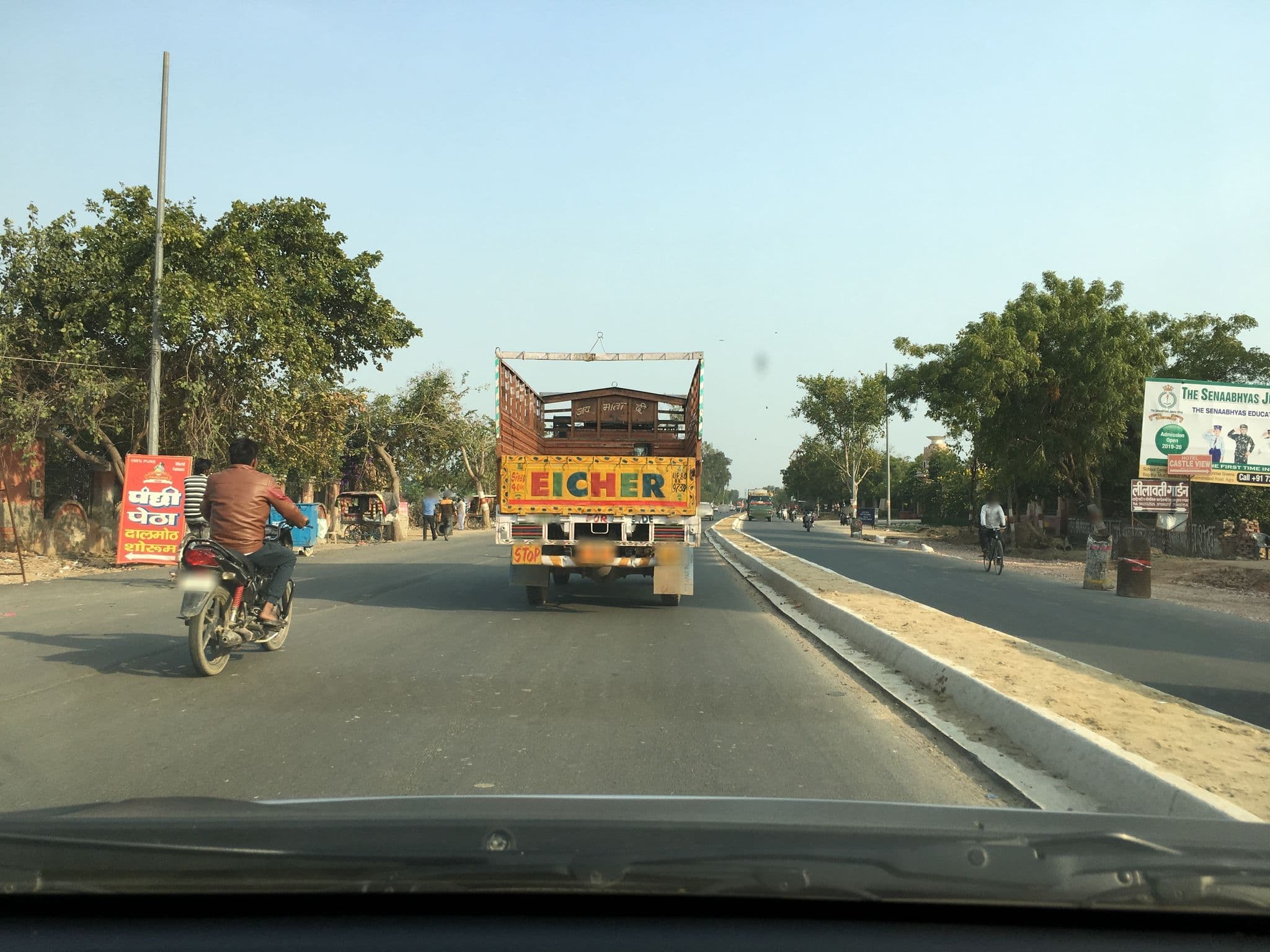 Street view near Hotel Mandakini Vilas, Agra — © gaurav84 (CC BY-SA · Mapillary)