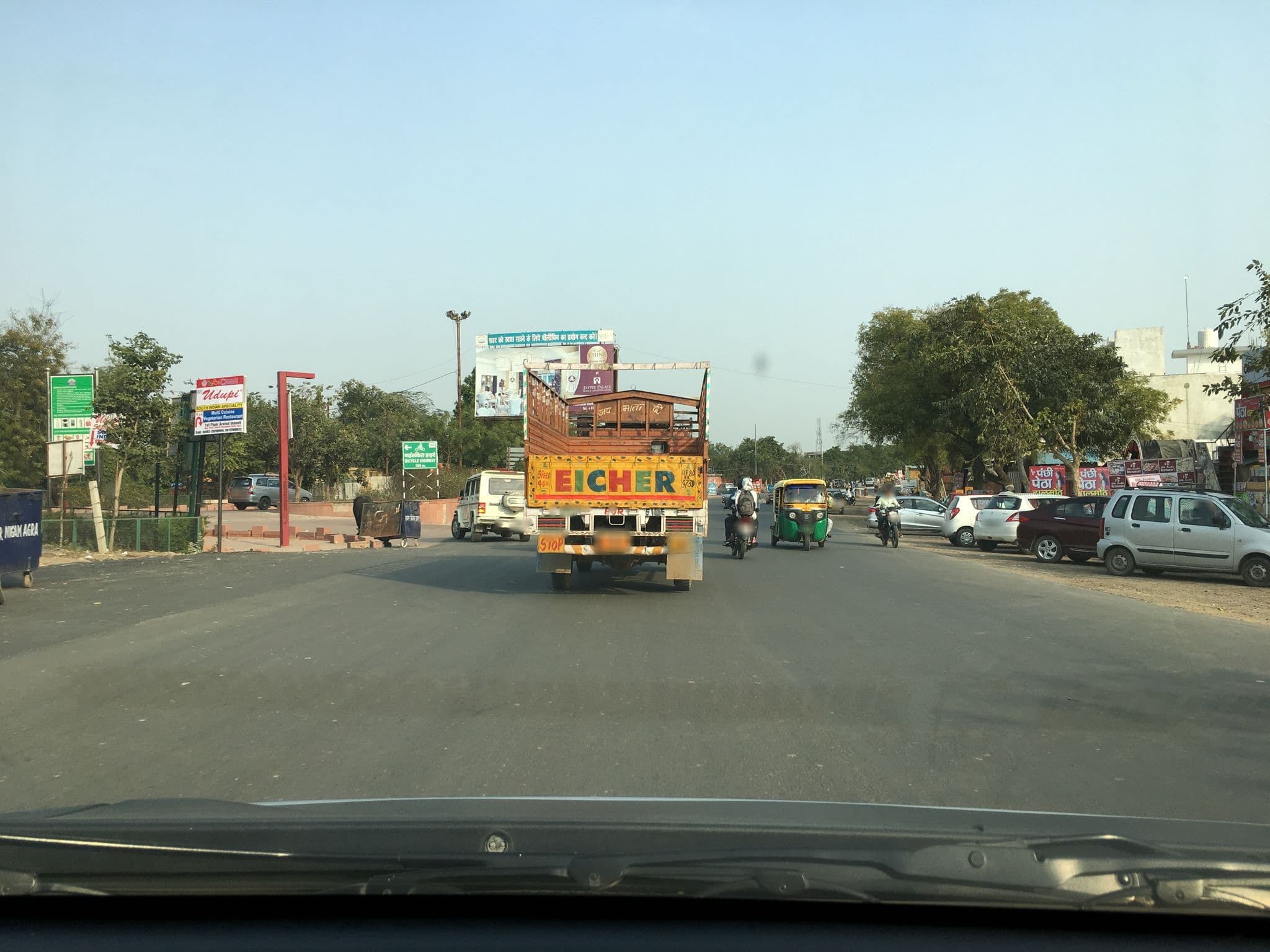 Street view near The Agra Grande, Agra — © gaurav84 (CC BY-SA · Mapillary)