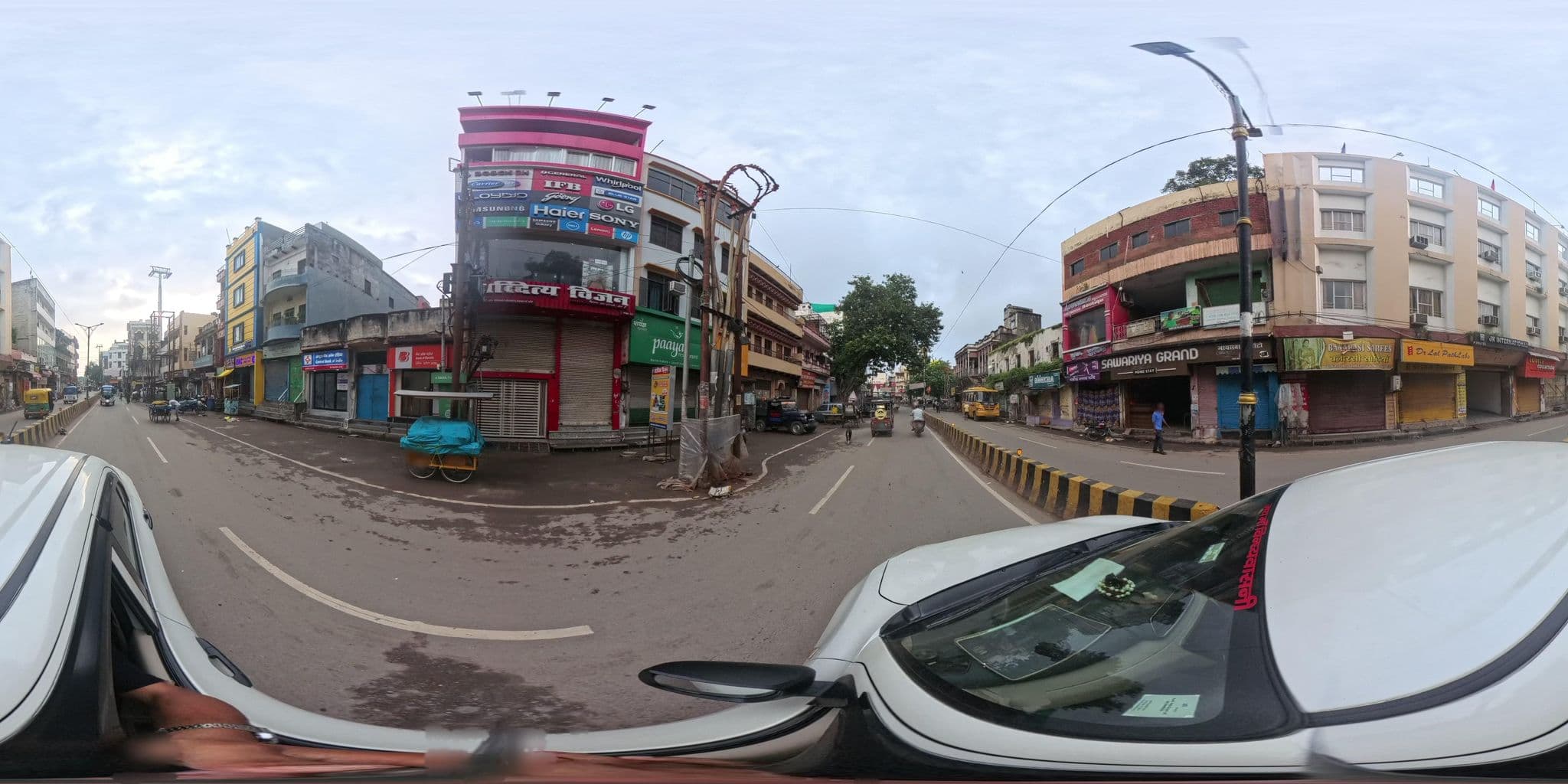 Street view near OYO 41330 Rameshwaram Guest House, Varanasi — © skysign (CC BY-SA · Mapillary)