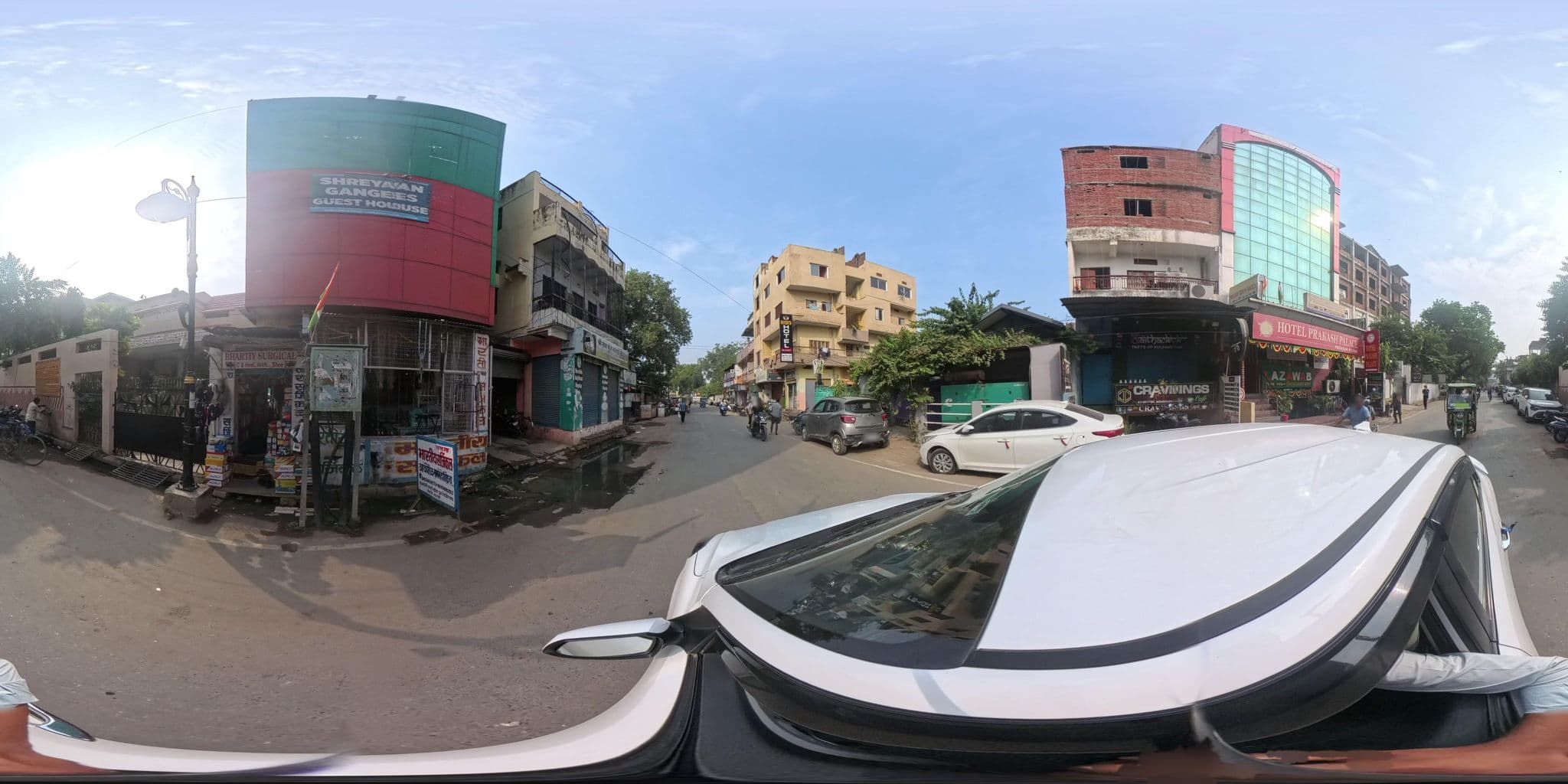 Street view near Banquet Hall Hotel Prakash Palace, Varanasi — © skysign (CC BY-SA · Mapillary)