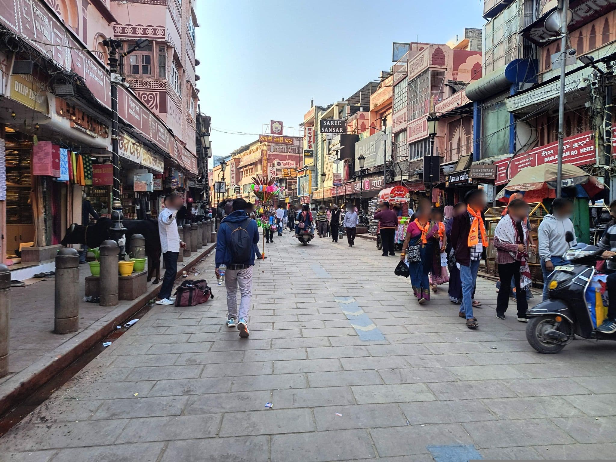 Street view near Hotel Gateway Kailash, Varanasi — © Vishwapriya (CC BY-SA · Mapillary)