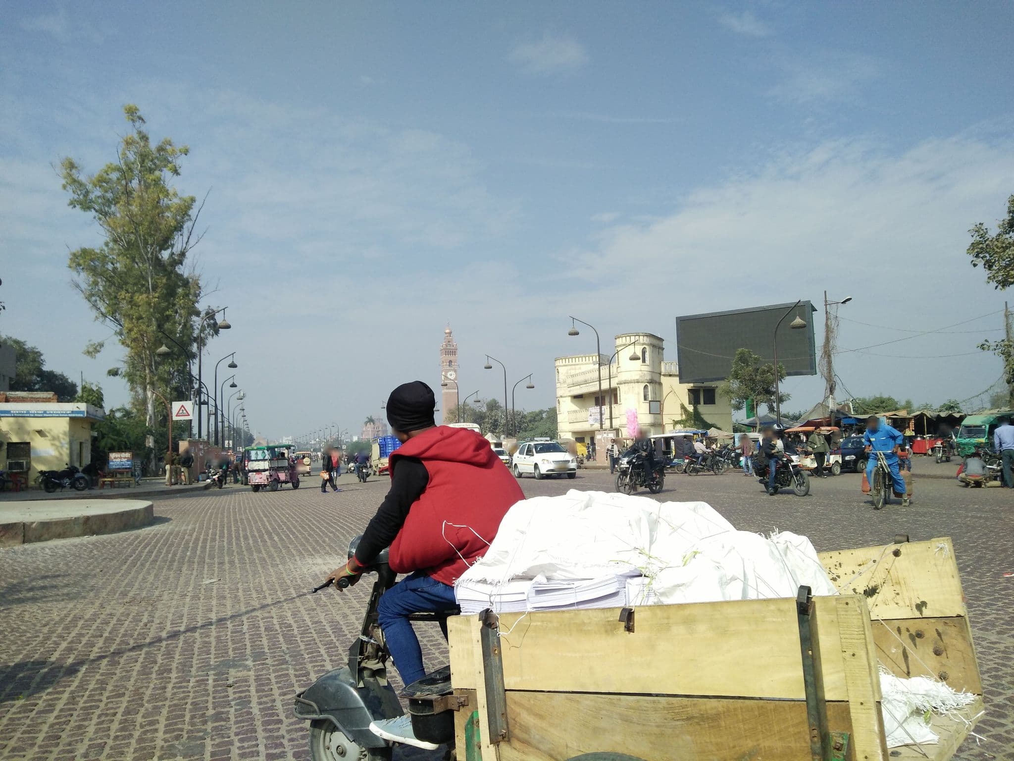 Street view near Jawaharlal Lal YHA Hostel, Lucknow — © beraghav0007 (CC BY-SA · Mapillary)