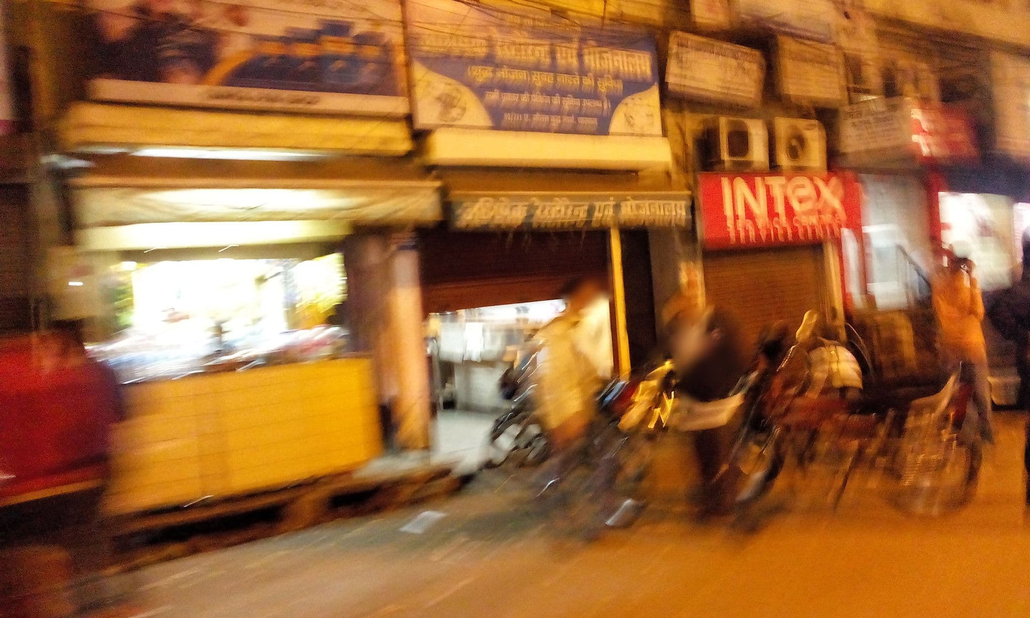Street view near OYO 2000 Hotel Yash, Lucknow — © pran (CC BY-SA · Mapillary)