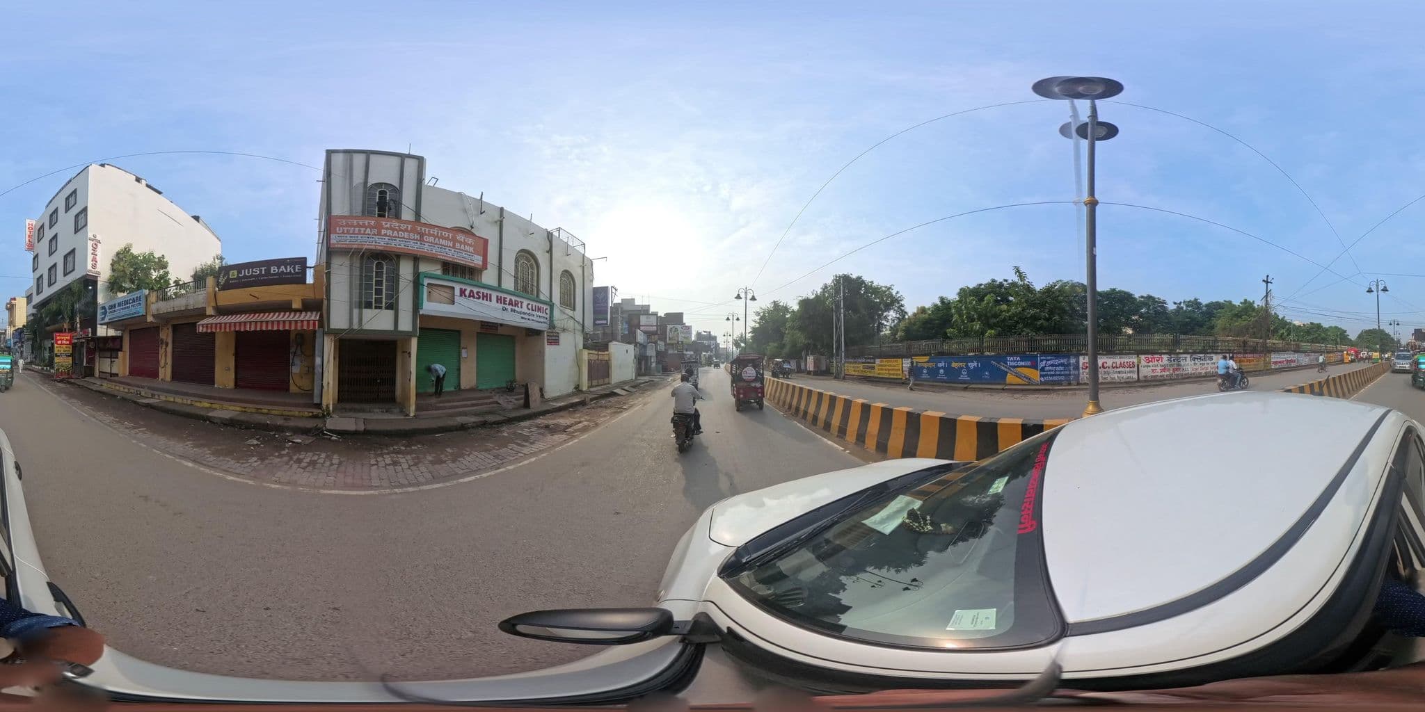 Street view near Hotel Ozas Grand, Varanasi — © skysign (CC BY-SA · Mapillary)