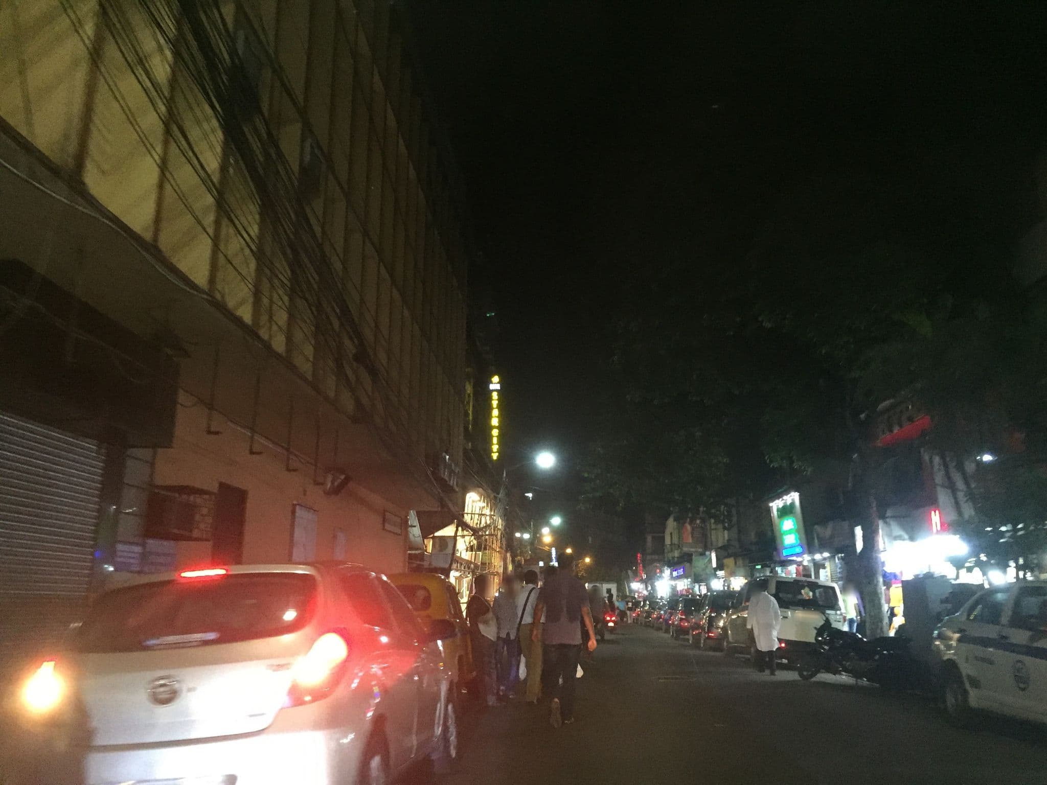 Street view near Hotel Royal Palace, Kolkata — © infolimon (CC BY-SA · Mapillary)