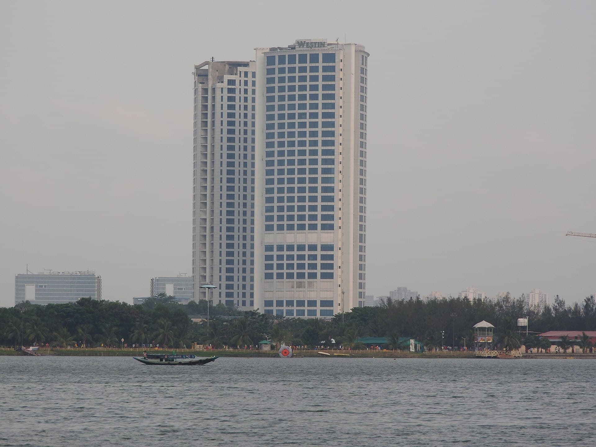 Westin Kolkata (via Wikimedia Commons, CC BY-SA 4.0)
