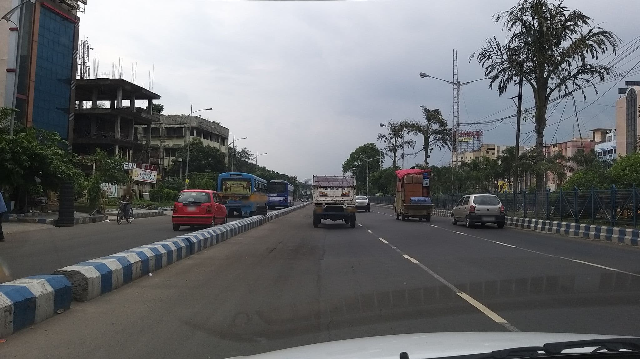Street view near OYO 9182 Kings Crown Hotel, Dam Dam — © tasauf1980 (CC BY-SA · Mapillary)