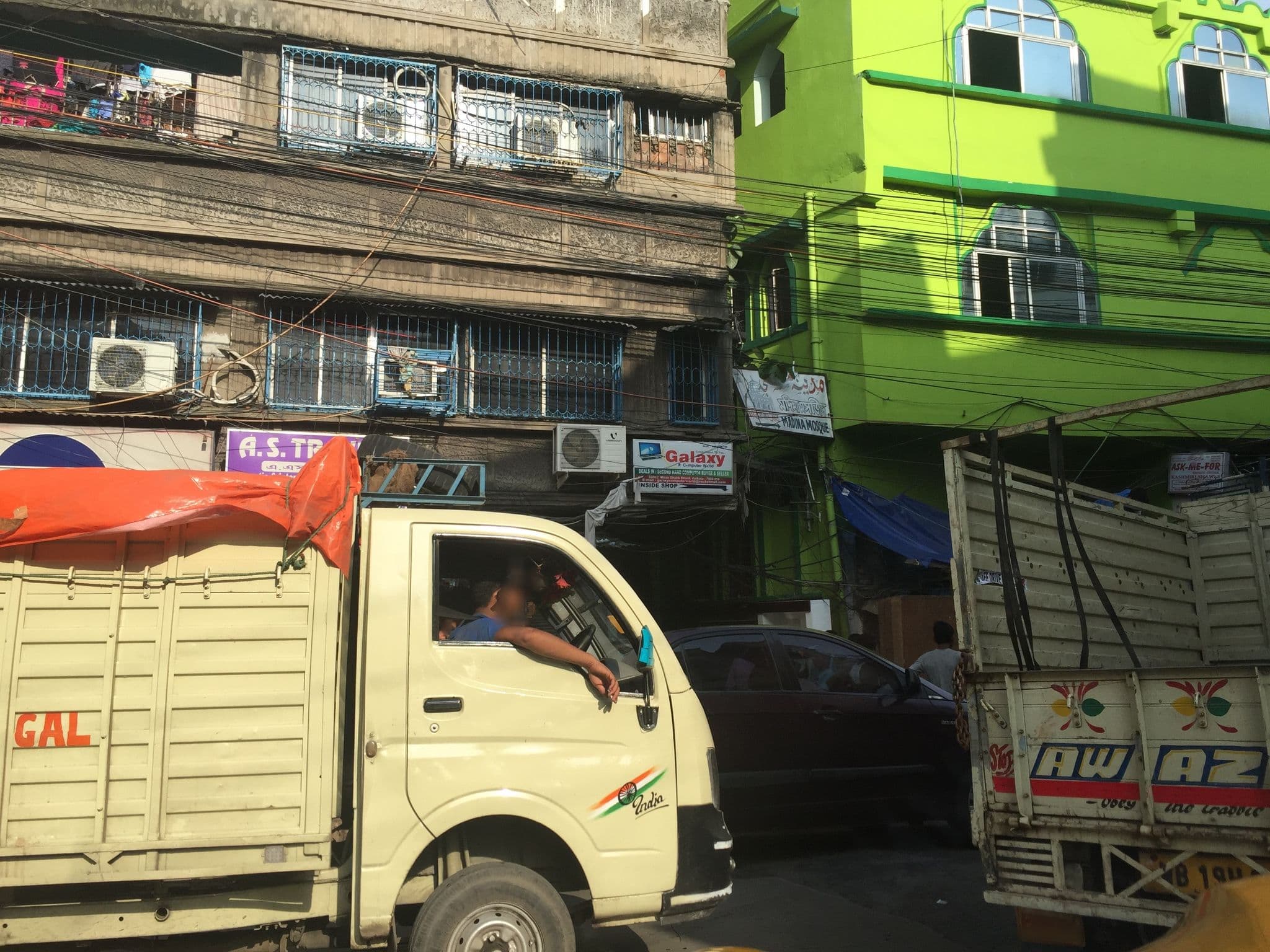 Street view near Hotel VIP Continental, Kolkata — © infolimon (CC BY-SA · Mapillary)