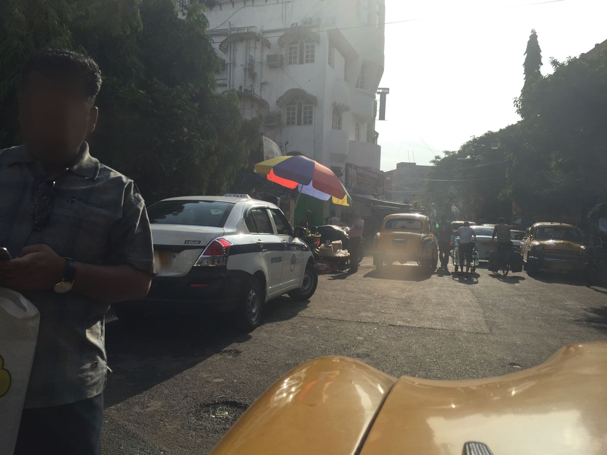 Street view near Al Ayla Hotel, Kolkata — © infolimon (CC BY-SA · Mapillary)