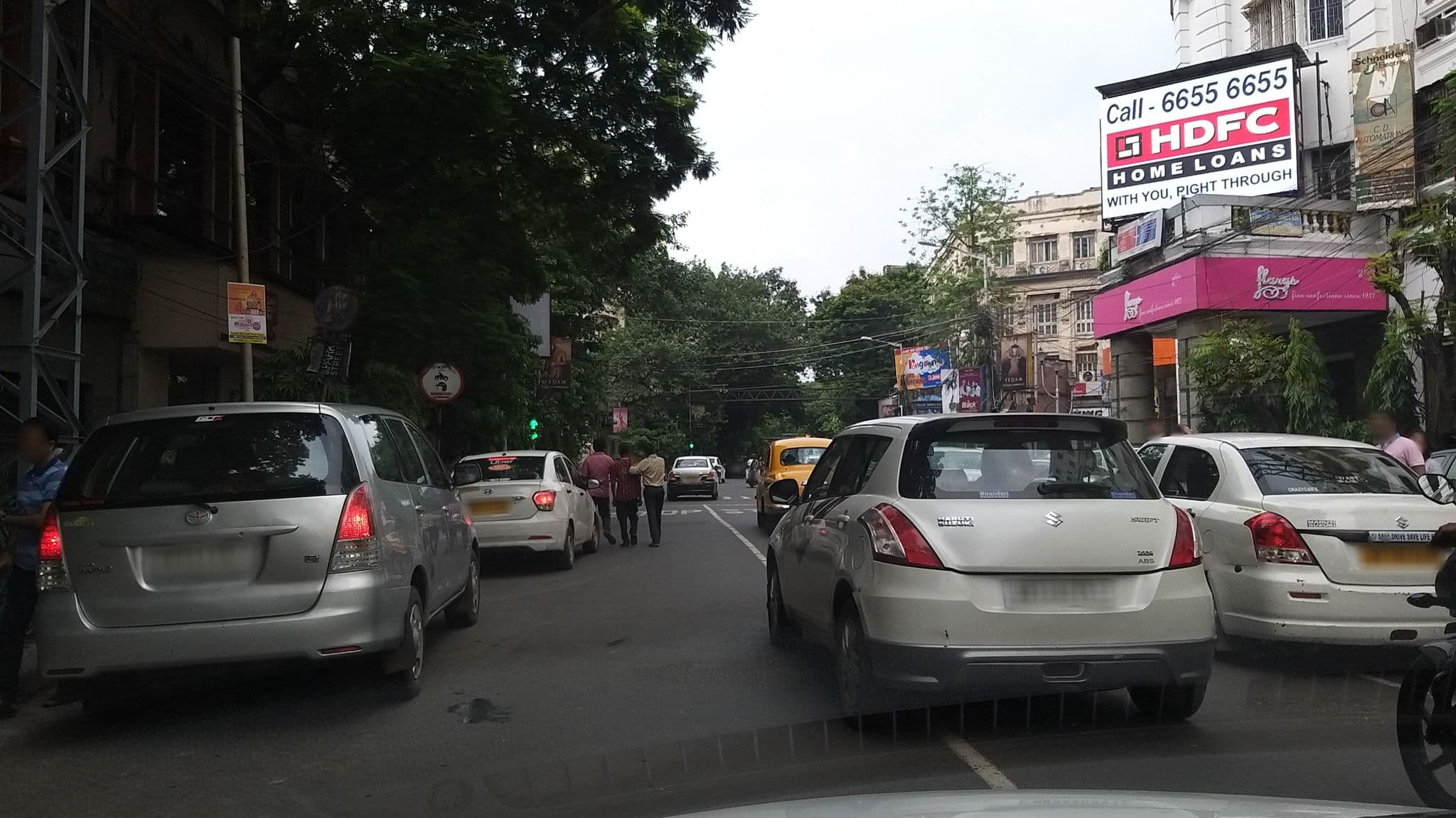 Street view near Park Suites, Kolkata — © tasauf1980 (CC BY-SA · Mapillary)