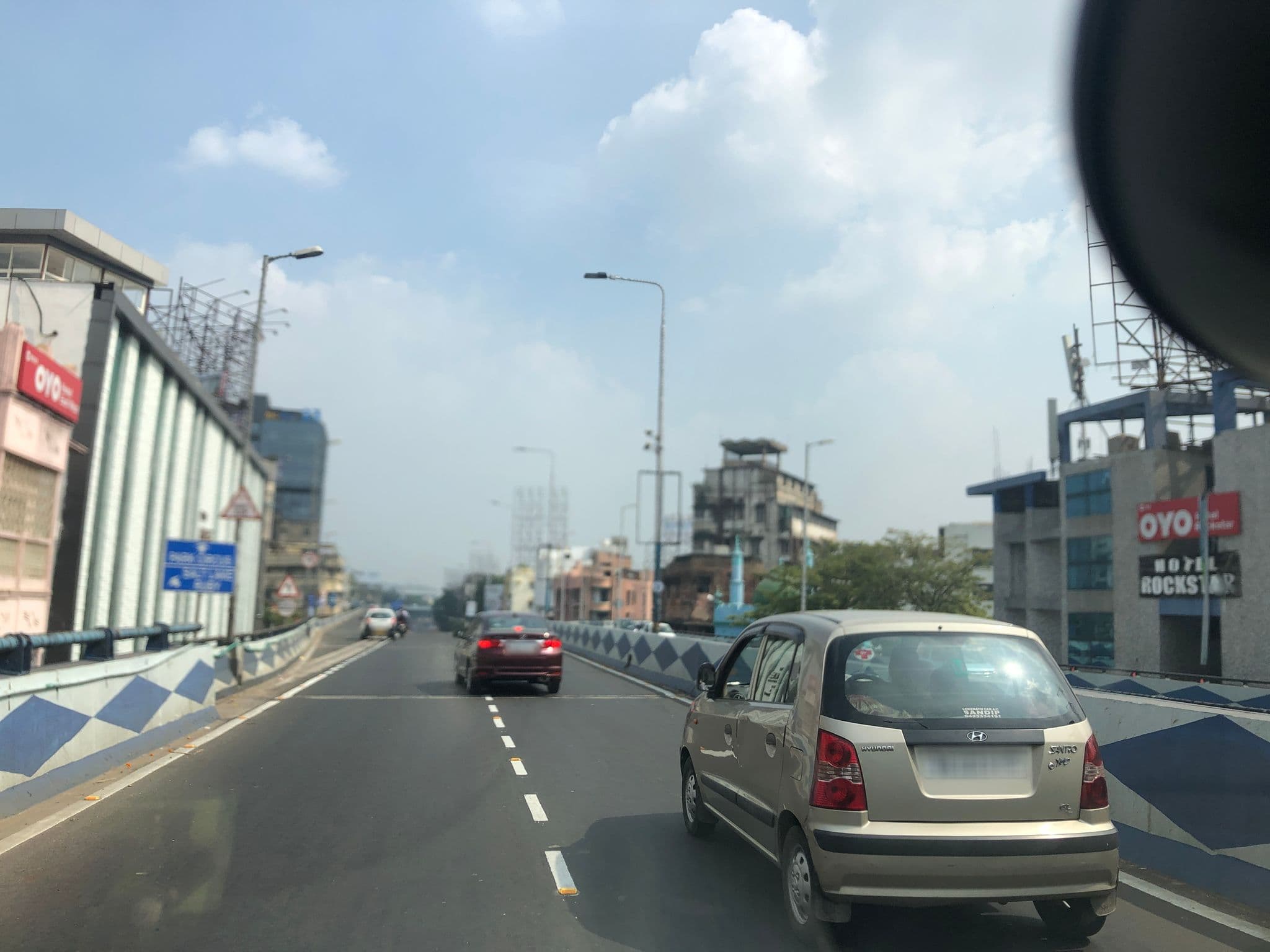 Street view near Hotel East West, Kolkata — © teresapeteti (CC BY-SA · Mapillary)