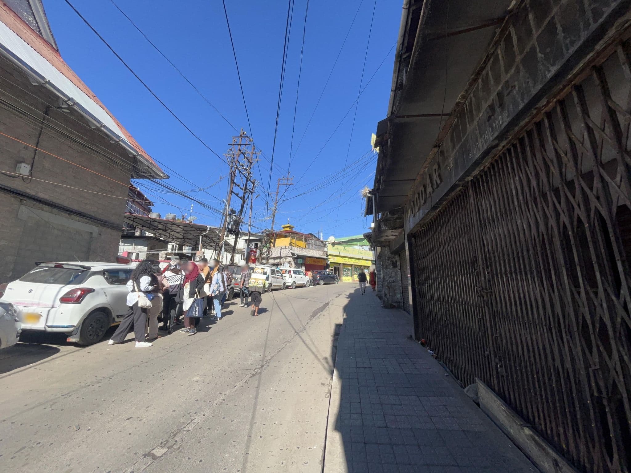 Street view near Plaza, Dārjiling — © alfy2004 (CC BY-SA · Mapillary)
