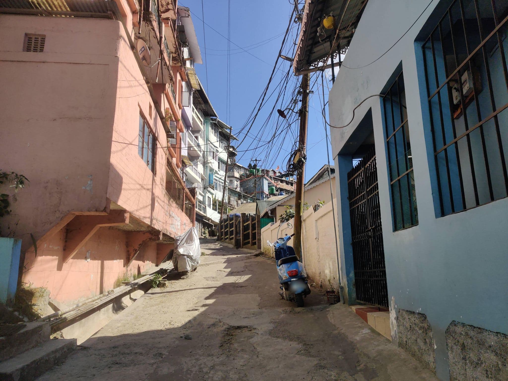 Street view near Three V Lodge, Dārjiling — © Annecca06 (CC BY-SA · Mapillary)