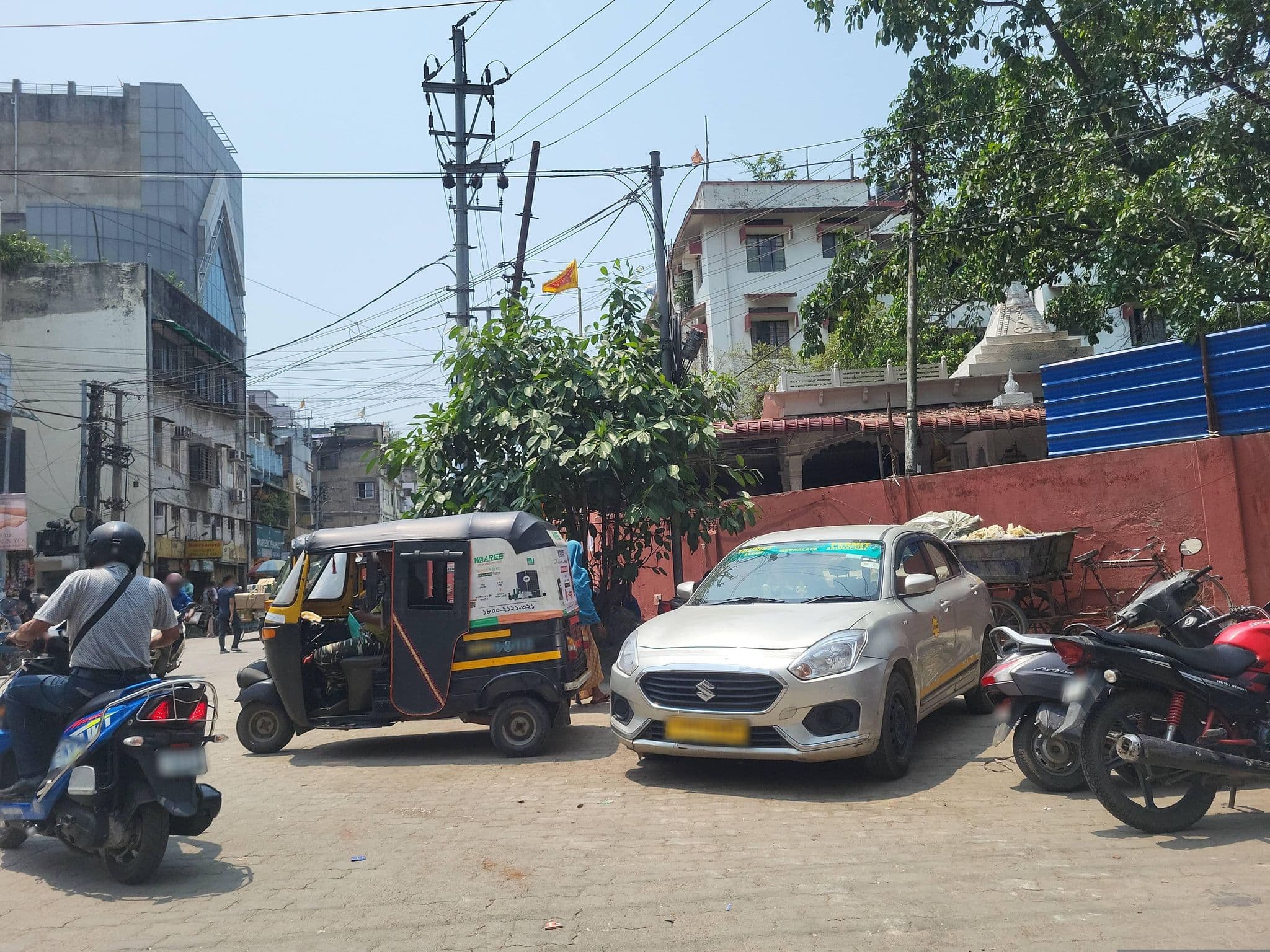 Street view near Vishwaratna Hotel, Guwahati — © Dilcharan (CC BY-SA · Mapillary)