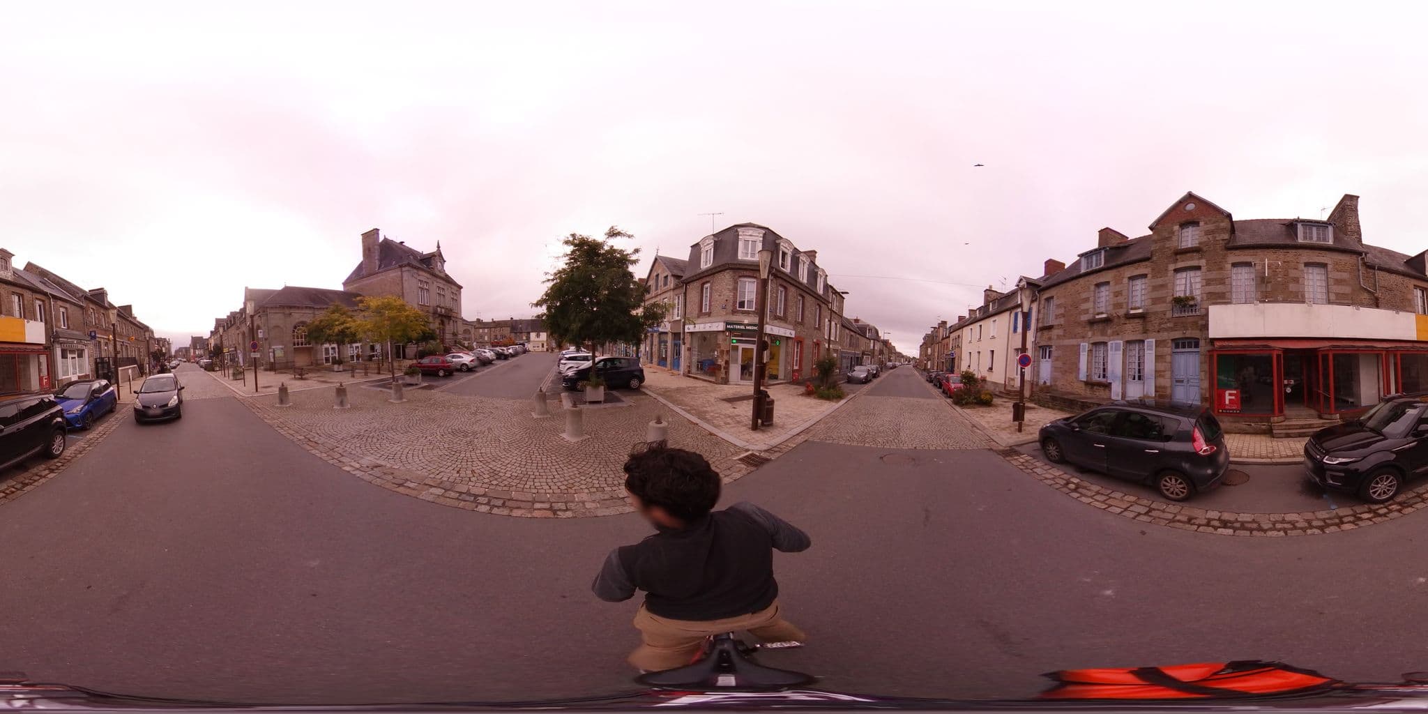 Street view near Villa Mons, Pontorson — © c_mobilite (CC BY-SA · Mapillary)