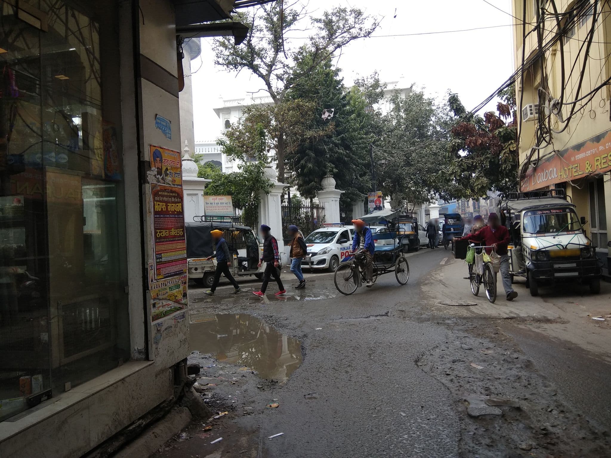 Street view near Sakhi Inn Hotel, Amritsar — © harsimransingh (CC BY-SA · Mapillary)