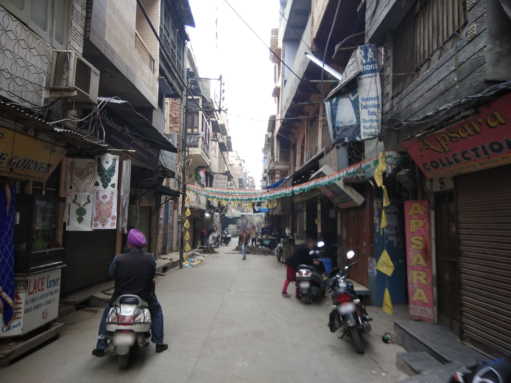 Street view near Dashmesh Niwas, Amritsar — © harsimransingh (CC BY-SA · Mapillary)