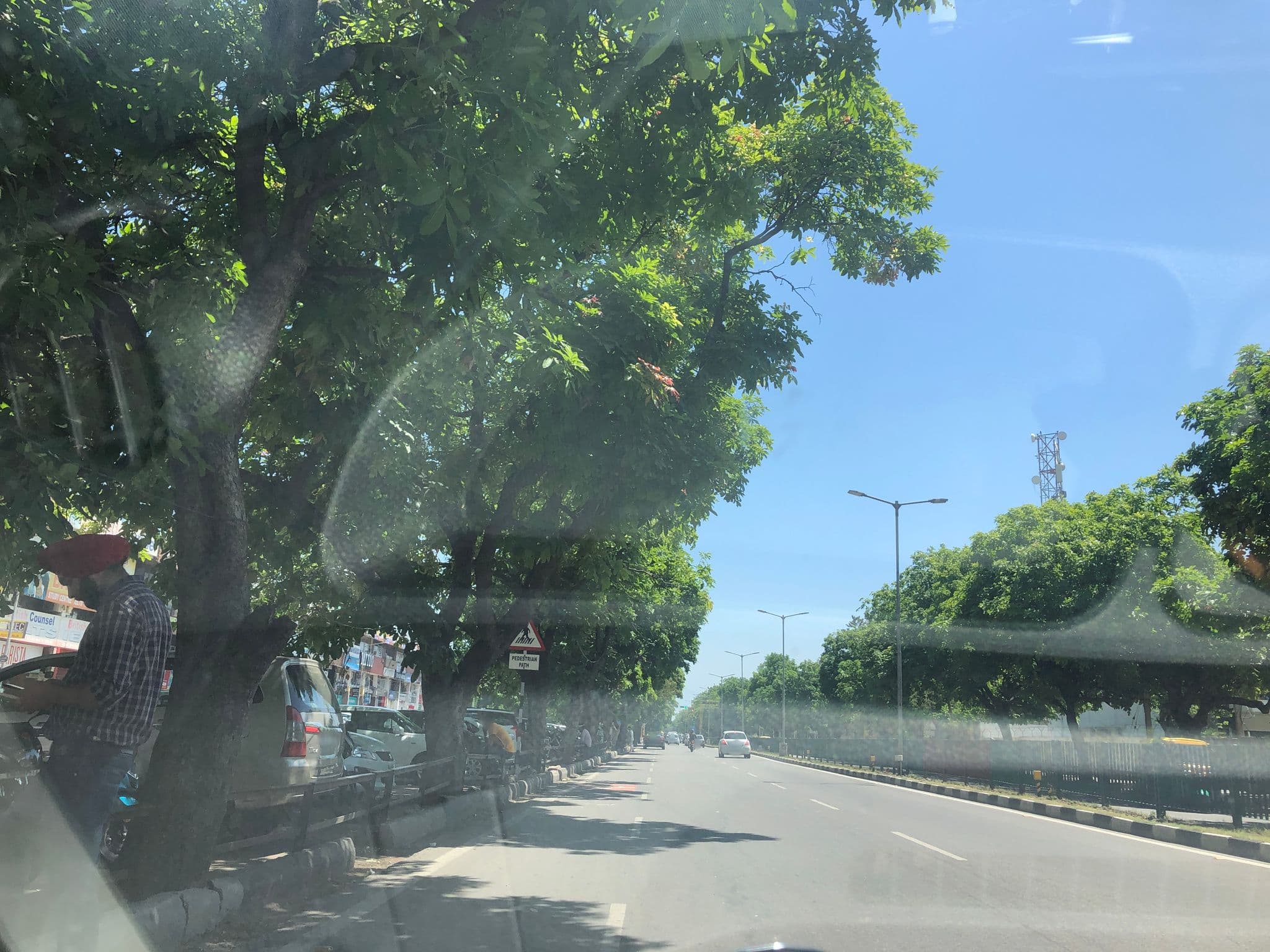 Street view near Le-Crown Hotel, Chandigarh — © teresapeteti (CC BY-SA · Mapillary)