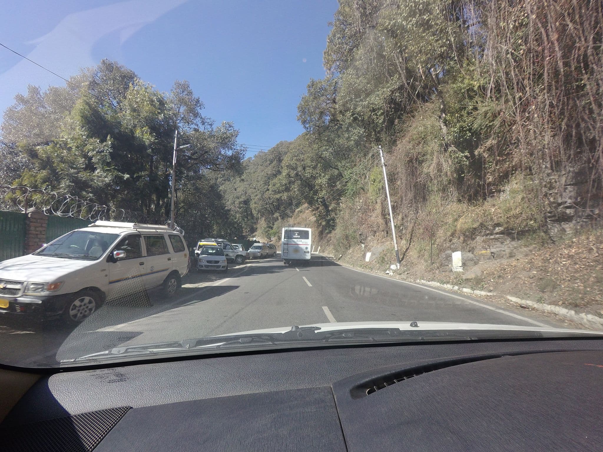 Street view near Sunnymead Estate, Shimla — © natarajakaveeti (CC BY-SA · Mapillary)