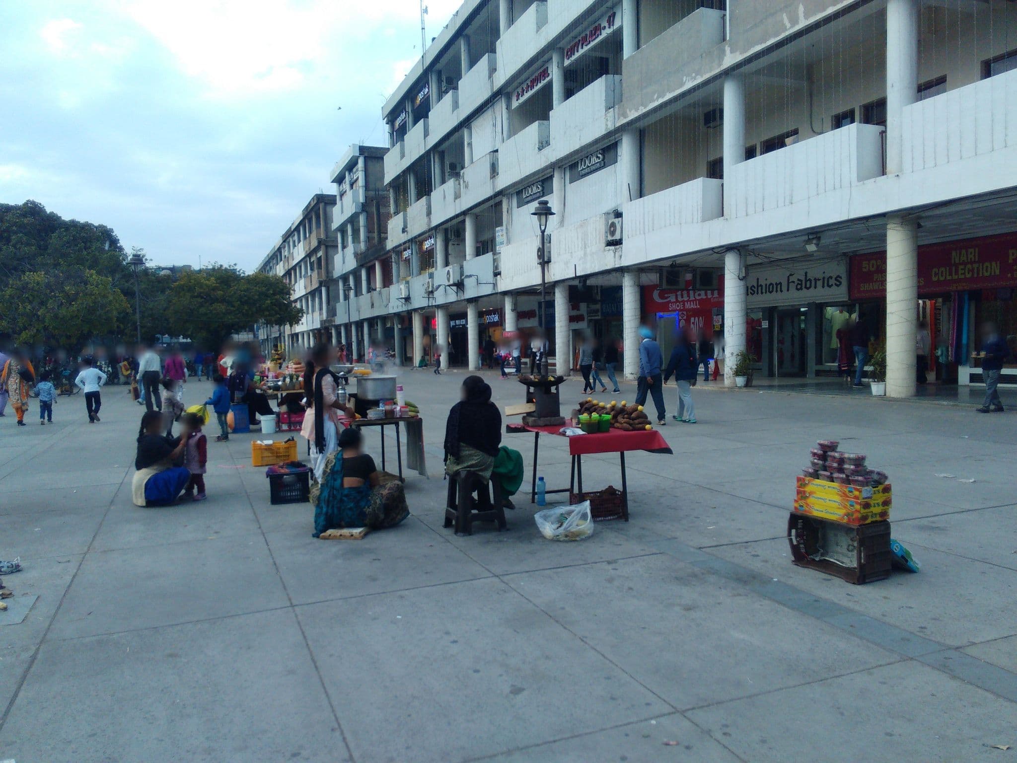 Street view near The Komfort Inn, Chandigarh — © priyankaa (CC BY-SA · Mapillary)