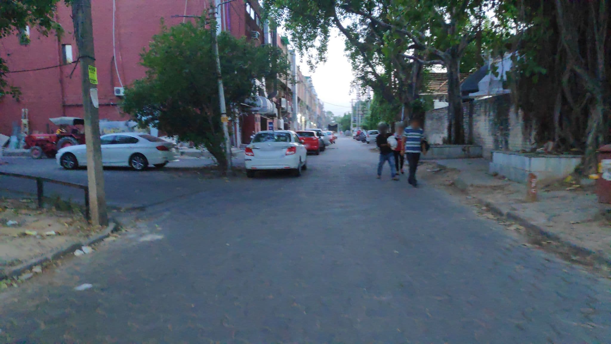Street view near Hotel heritage, Chandigarh — © amike14 (CC BY-SA · Mapillary)