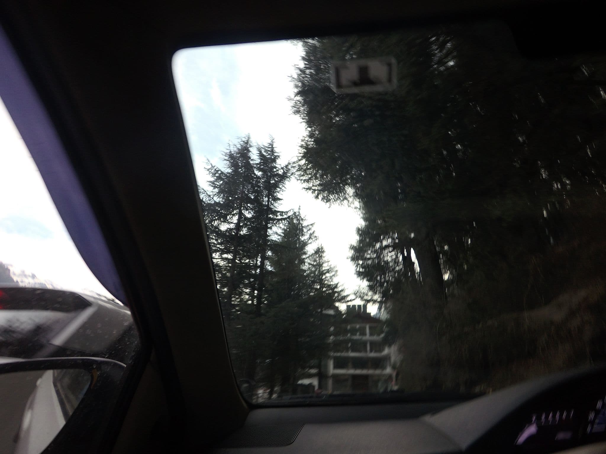 Street view near Hotel Broadways Inn in Manali, Kulu — © natarajakaveeti (CC BY-SA · Mapillary)