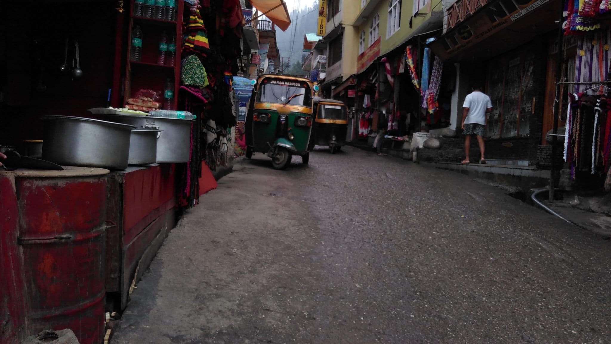 Street view near Aryavart Hotel, Kulu — © lto (CC BY-SA · Mapillary)