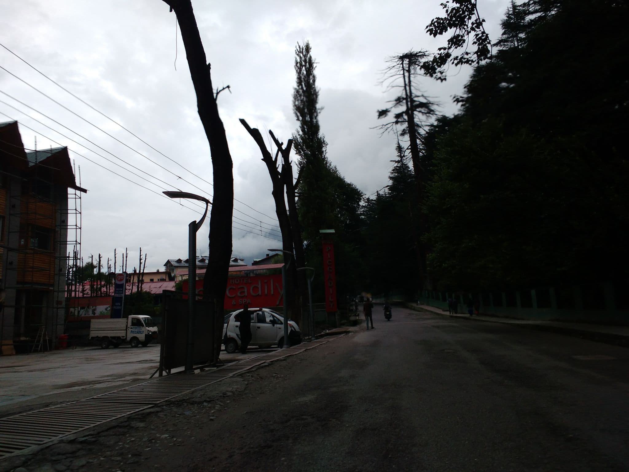 Street view near Hotel Picaddily, Kulu — © srividya (CC BY-SA · Mapillary)