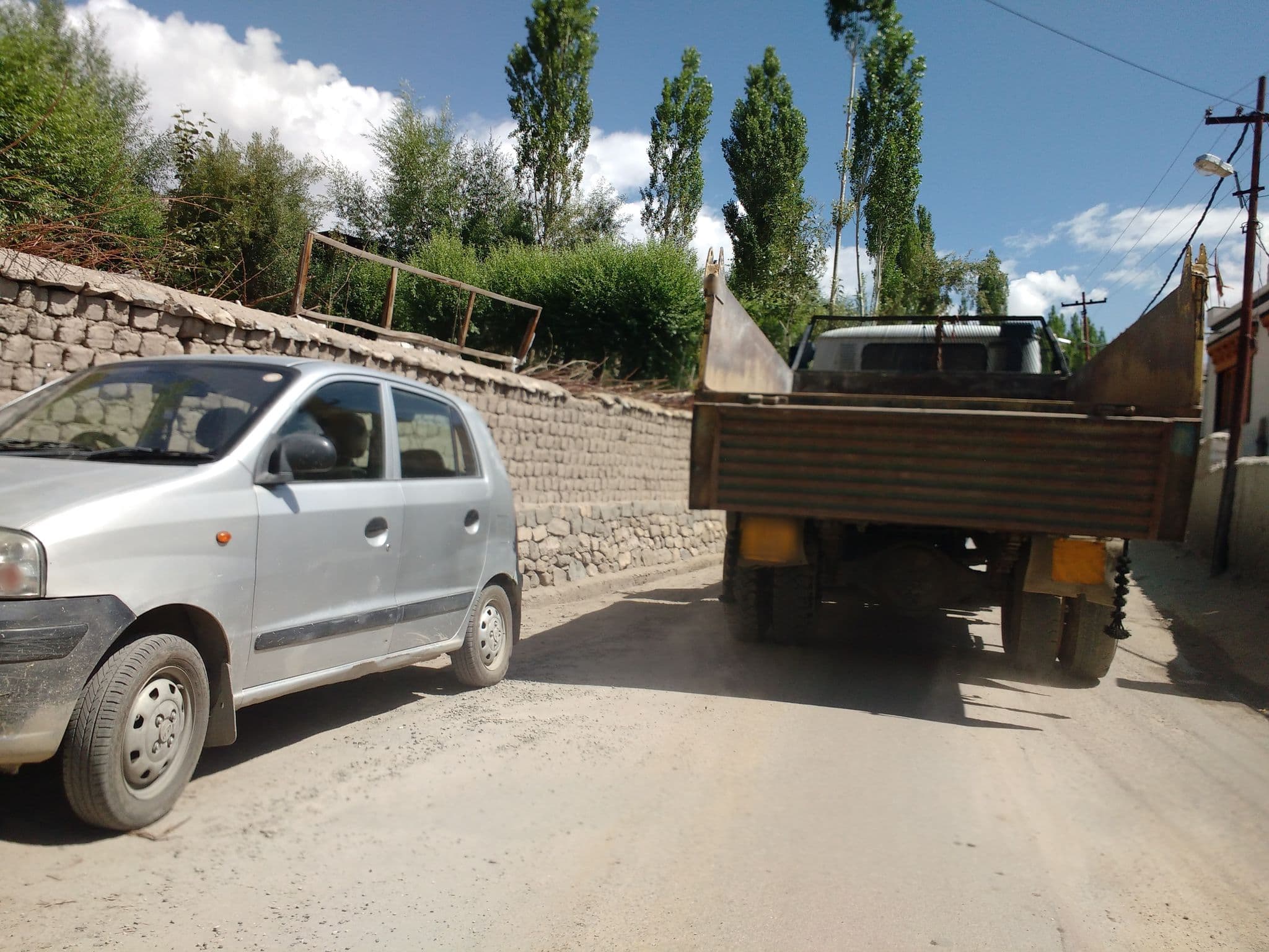 Street view near Thongsal Leh Resort, Leh — © yogi (CC BY-SA · Mapillary)