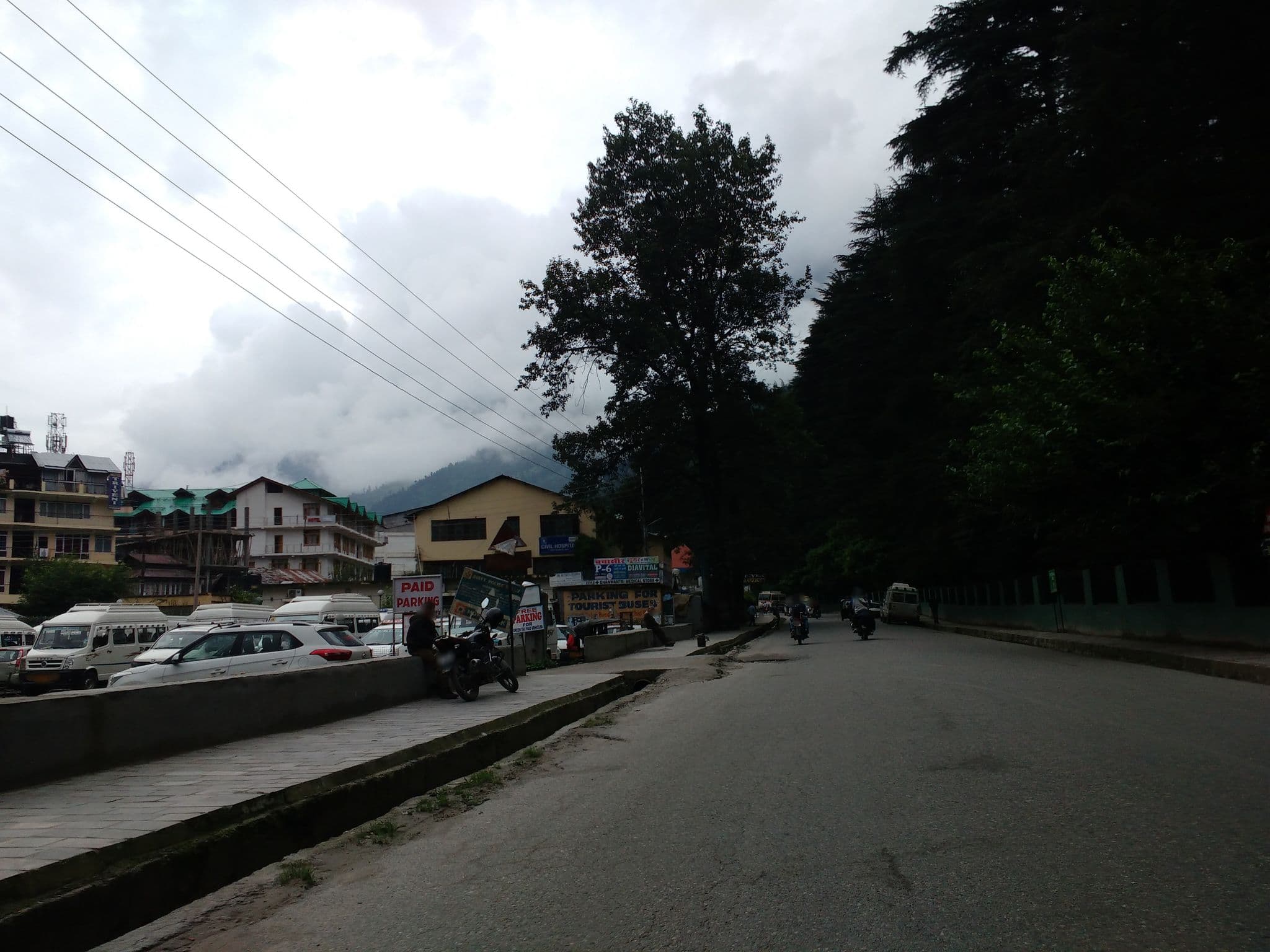 Street view near Hotel Suraj, Kulu — © srividya (CC BY-SA · Mapillary)