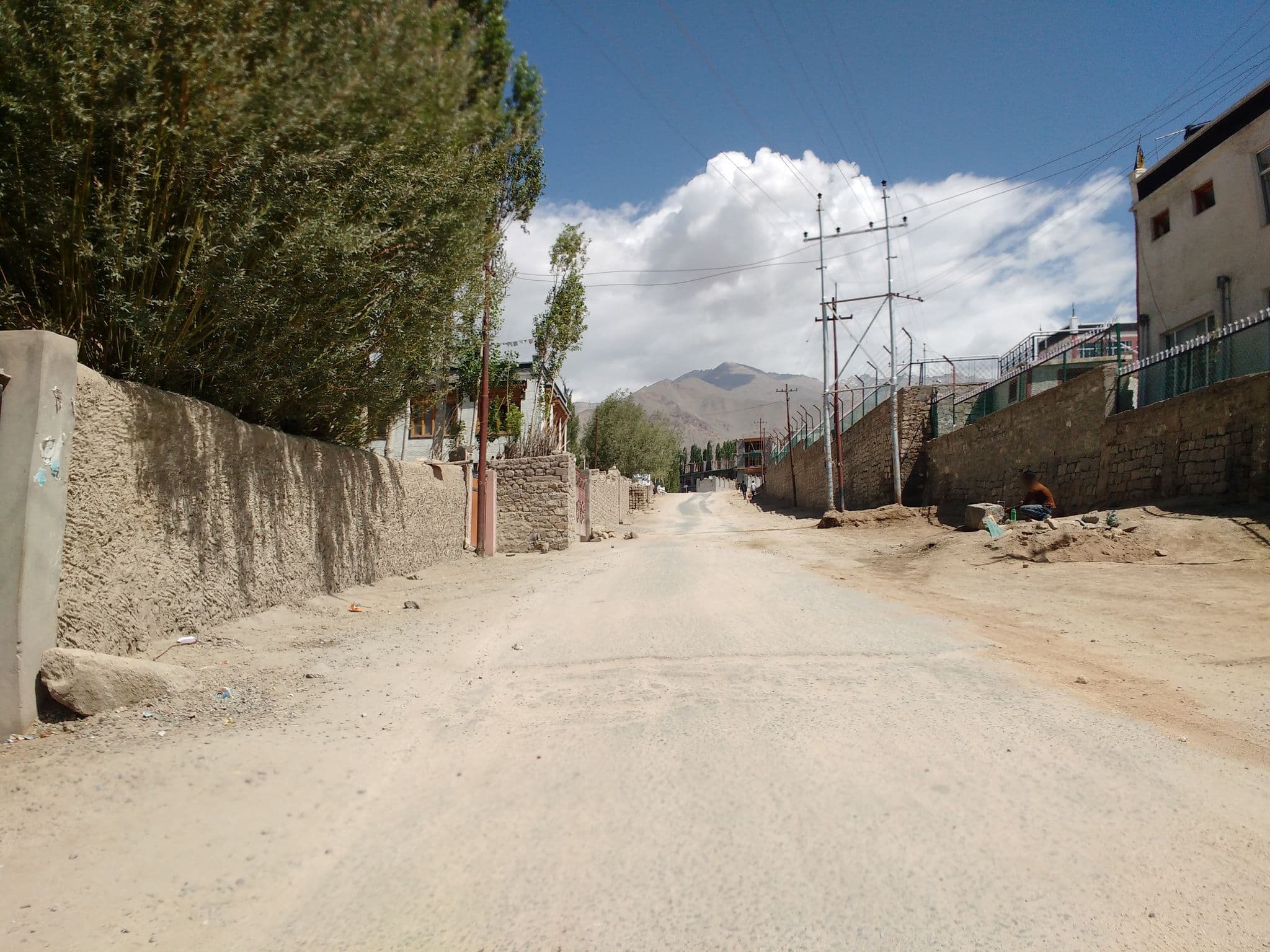Street view near Hotel Maitrya, Leh — © yogi (CC BY-SA · Mapillary)