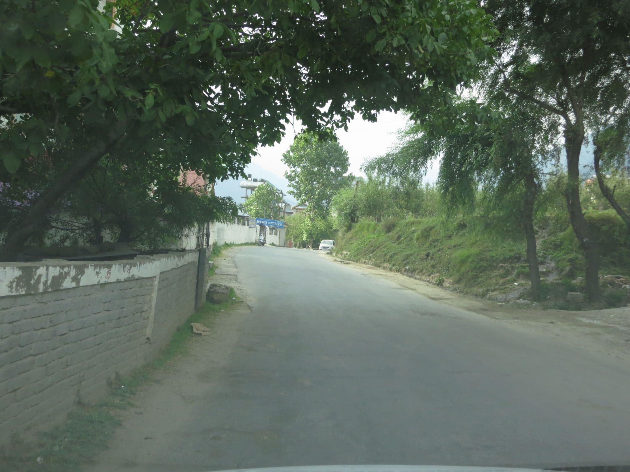 Street view near Karma Cottages, Kulu — © lto (CC BY-SA · Mapillary)
