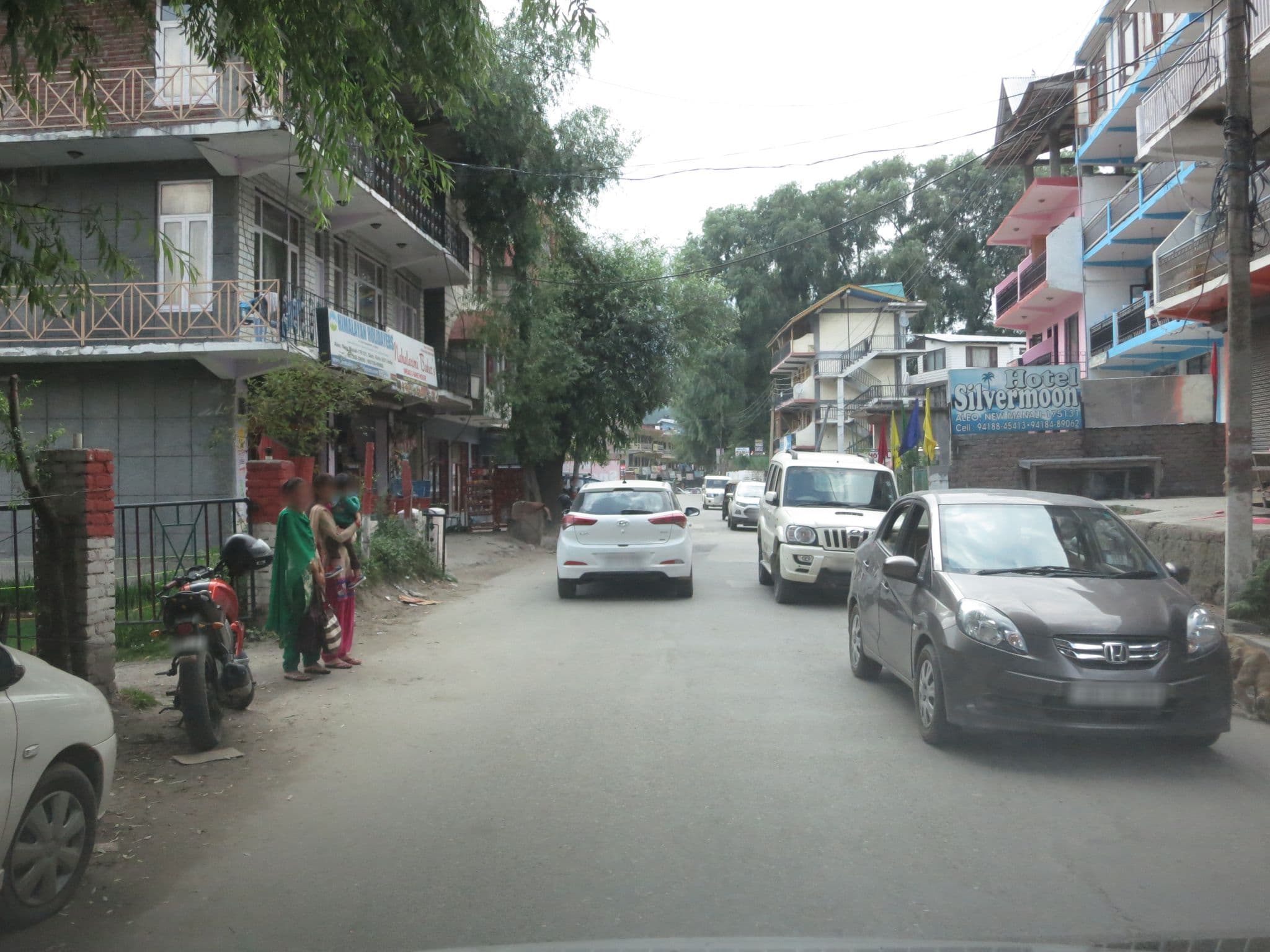 Street view near Hotel Silver Moon, Kulu — © lto (CC BY-SA · Mapillary)
