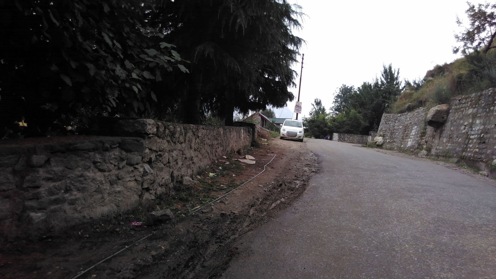 Street view near The Moniker Resort and Spa, Kulu — © lto (CC BY-SA · Mapillary)