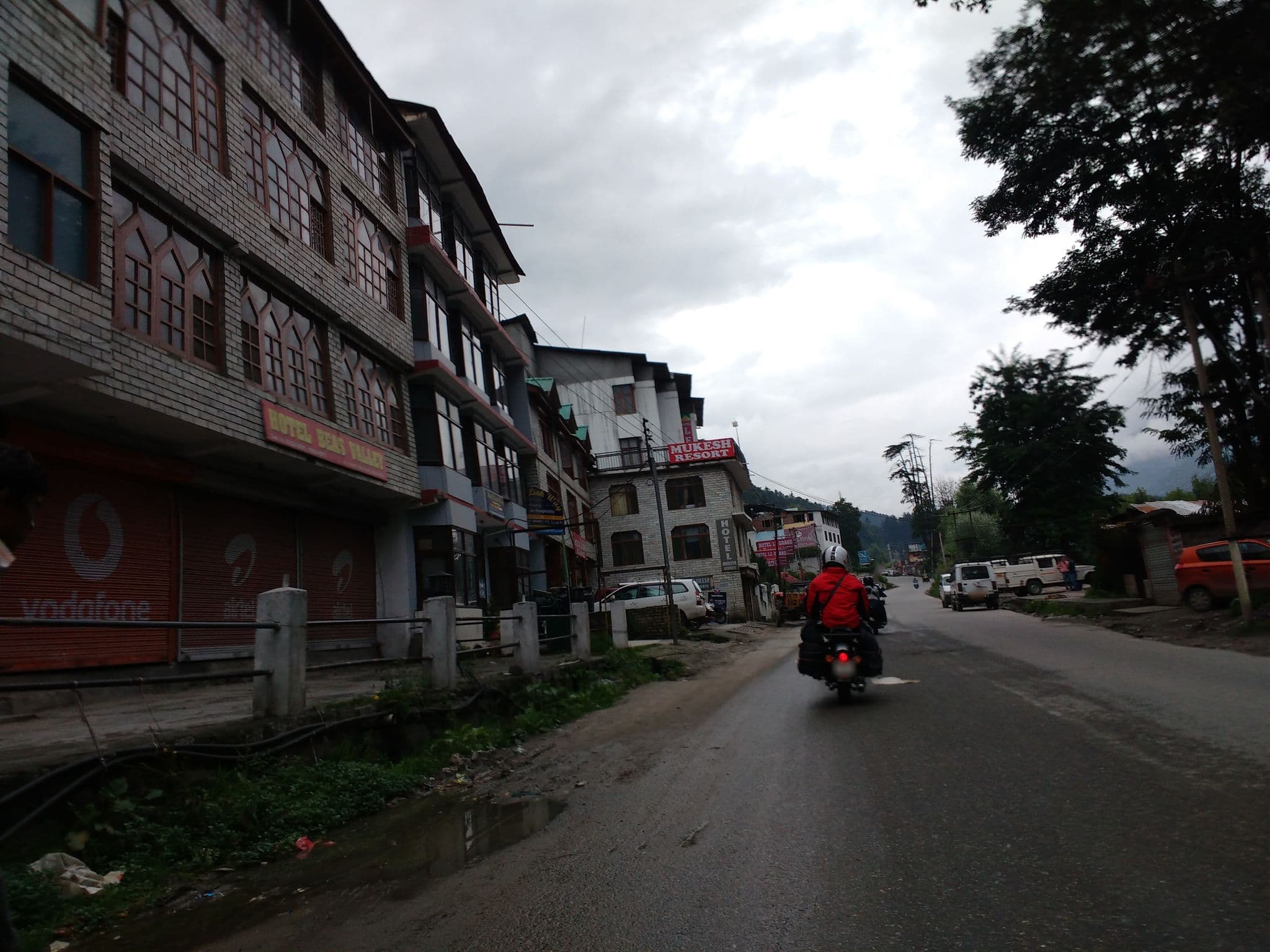 Street view near Hotel Link Way, Kulu — © srividya (CC BY-SA · Mapillary)