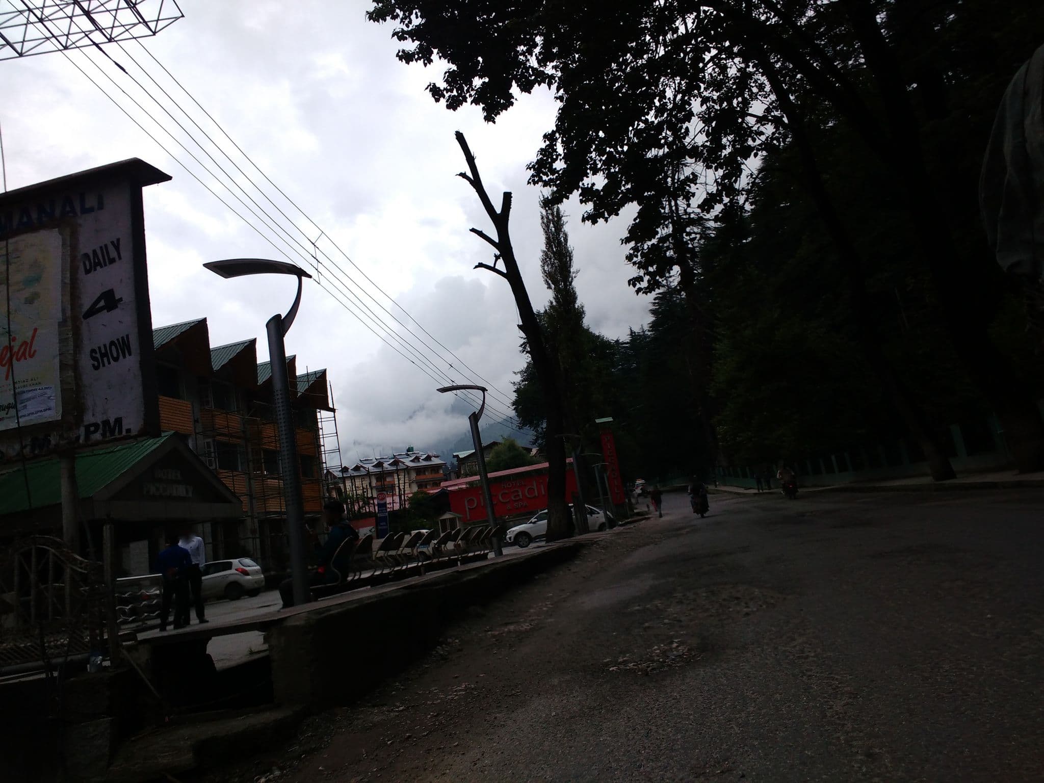 Street view near Hotel Peak View, Kulu — © srividya (CC BY-SA · Mapillary)