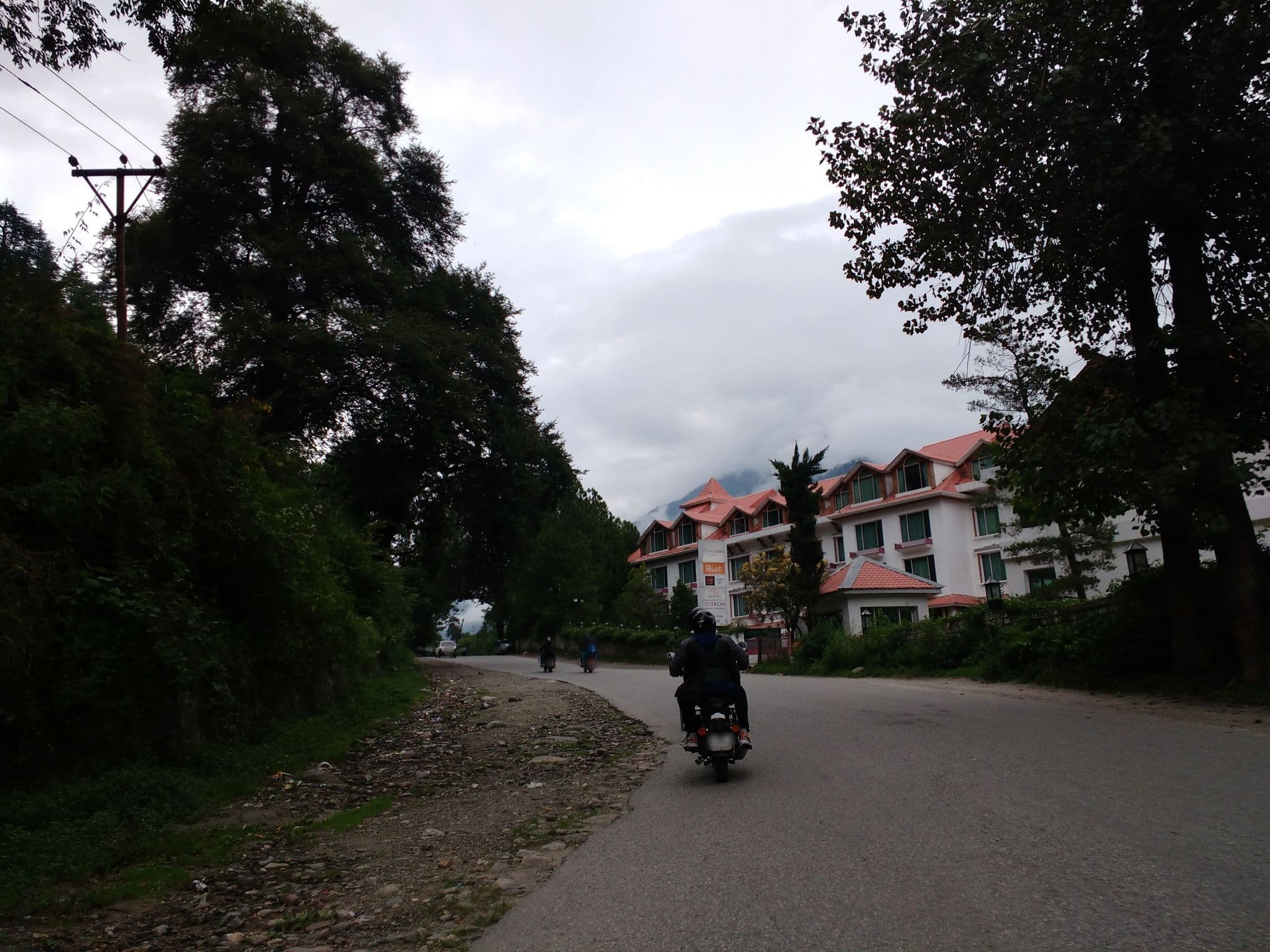 Street view near Citrus Manali, Kulu — © srividya (CC BY-SA · Mapillary)