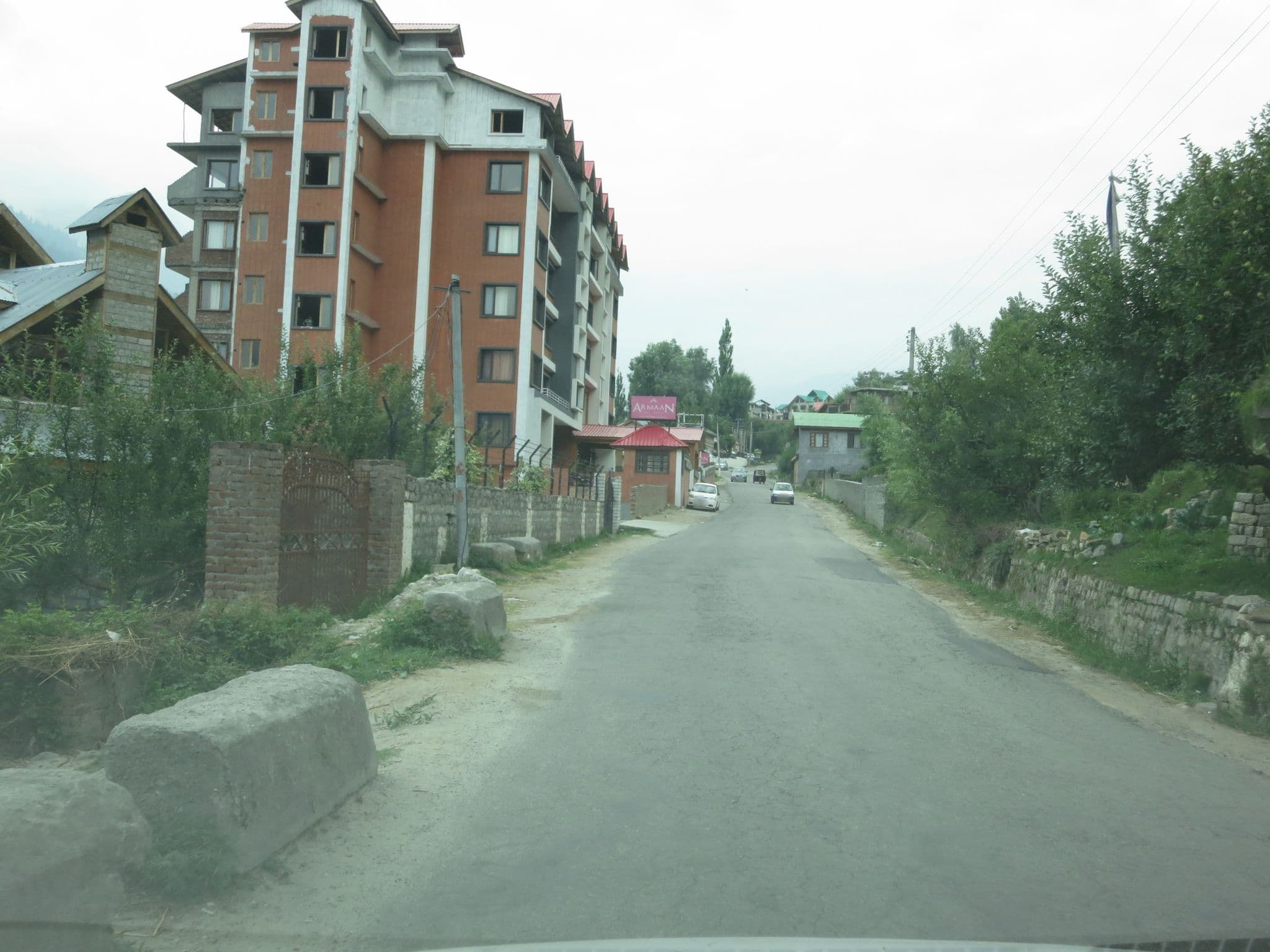 Street view near Hotel Sakura Palace, Kulu — © lto (CC BY-SA · Mapillary)